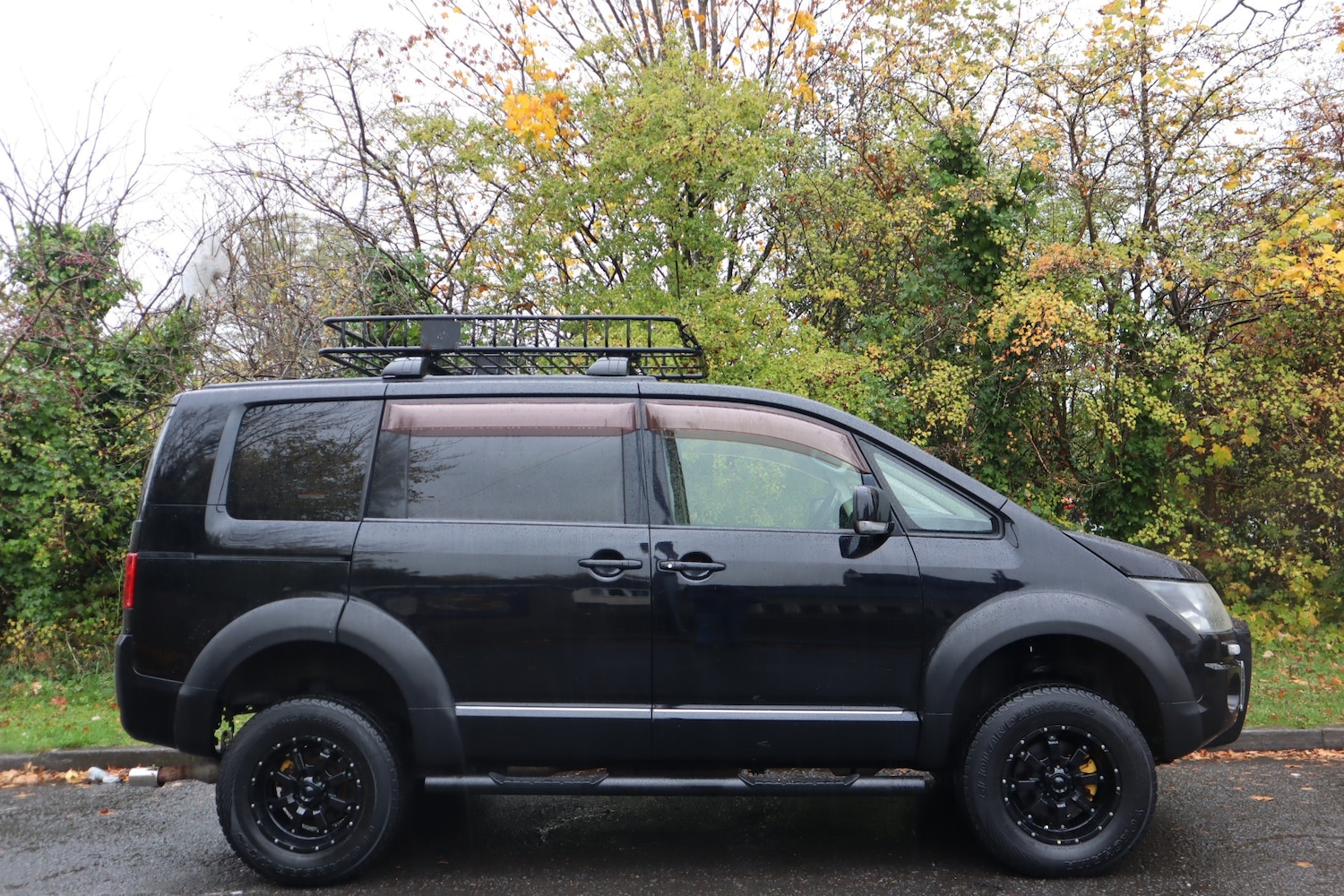 Used Mitsubishi Delica 2010 for sale - 76317255: Photo 2