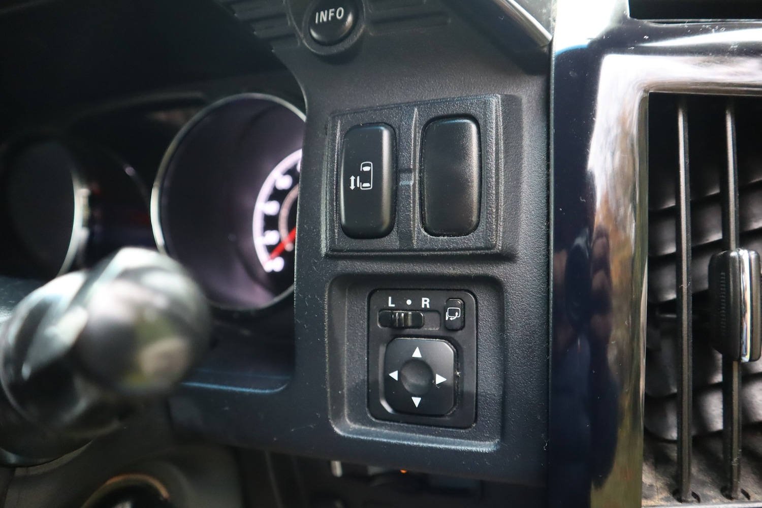 Used Mitsubishi Delica 2010 for sale - 76317255: Photo 22