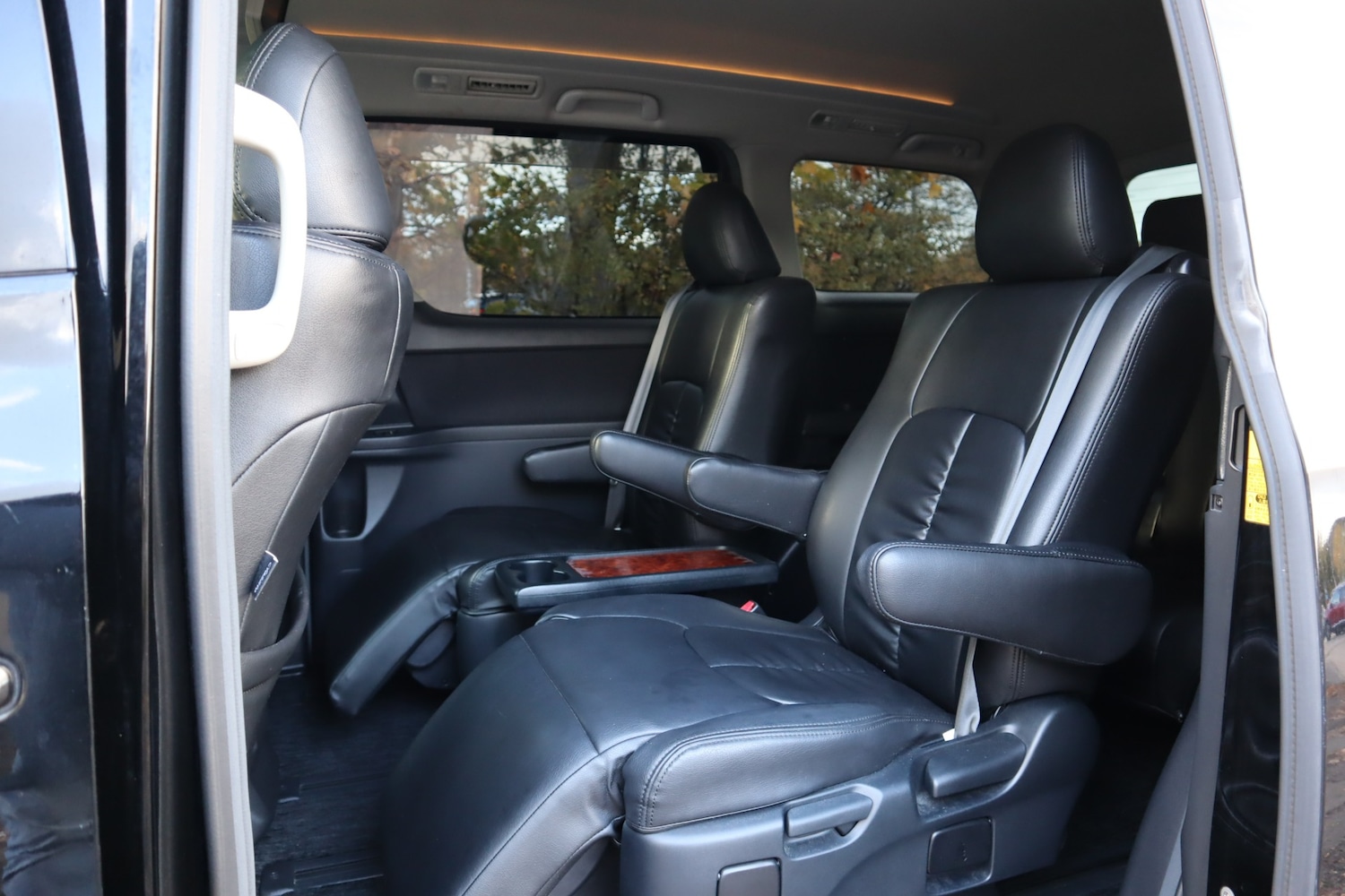 Used Toyota Vellfire 2010 for sale - 76399386: Photo 12