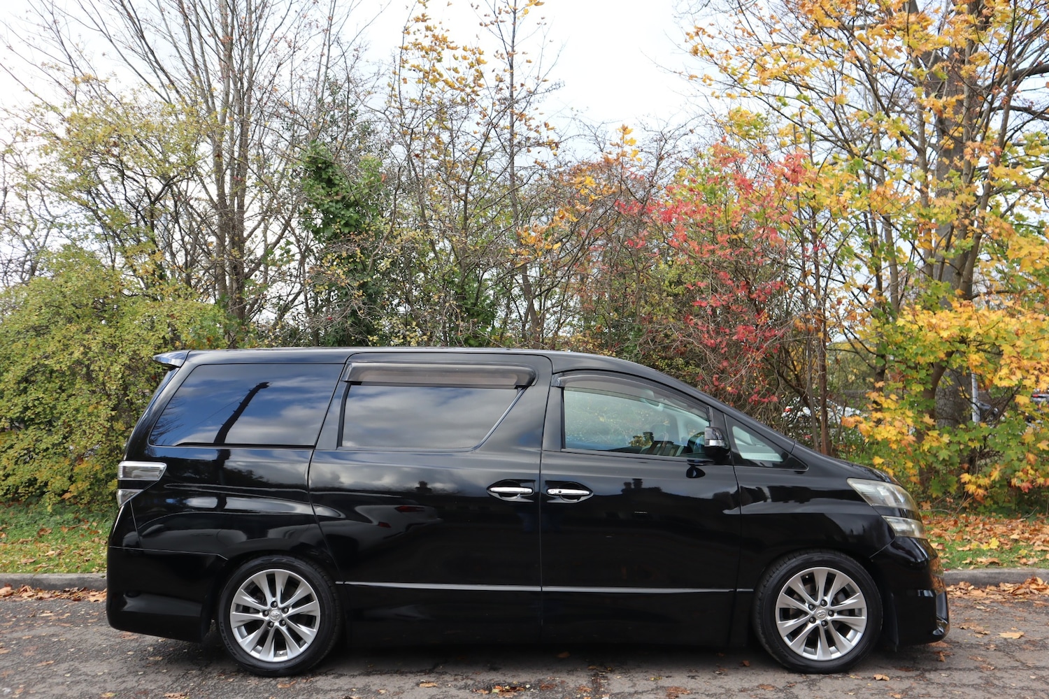 Used Toyota Vellfire 2010 for sale - 76399386: Photo 2