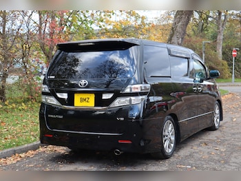 Used Toyota Vellfire 2010 for sale - 76399386: Photo