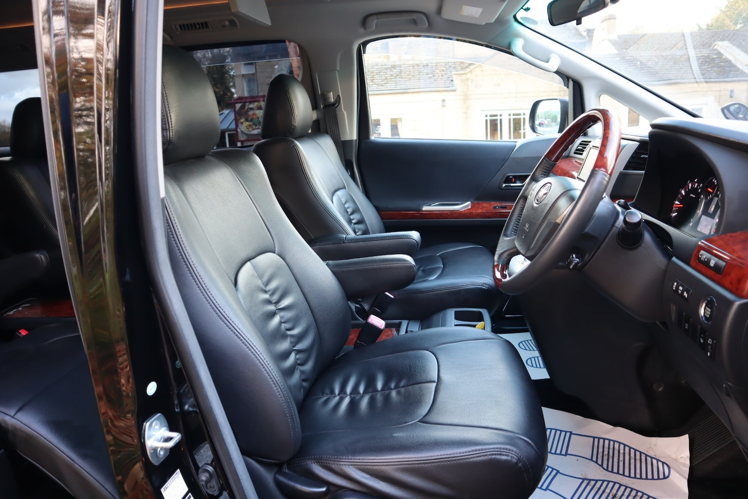 Used Toyota Vellfire 2010 for sale - 76399386: Photo 9