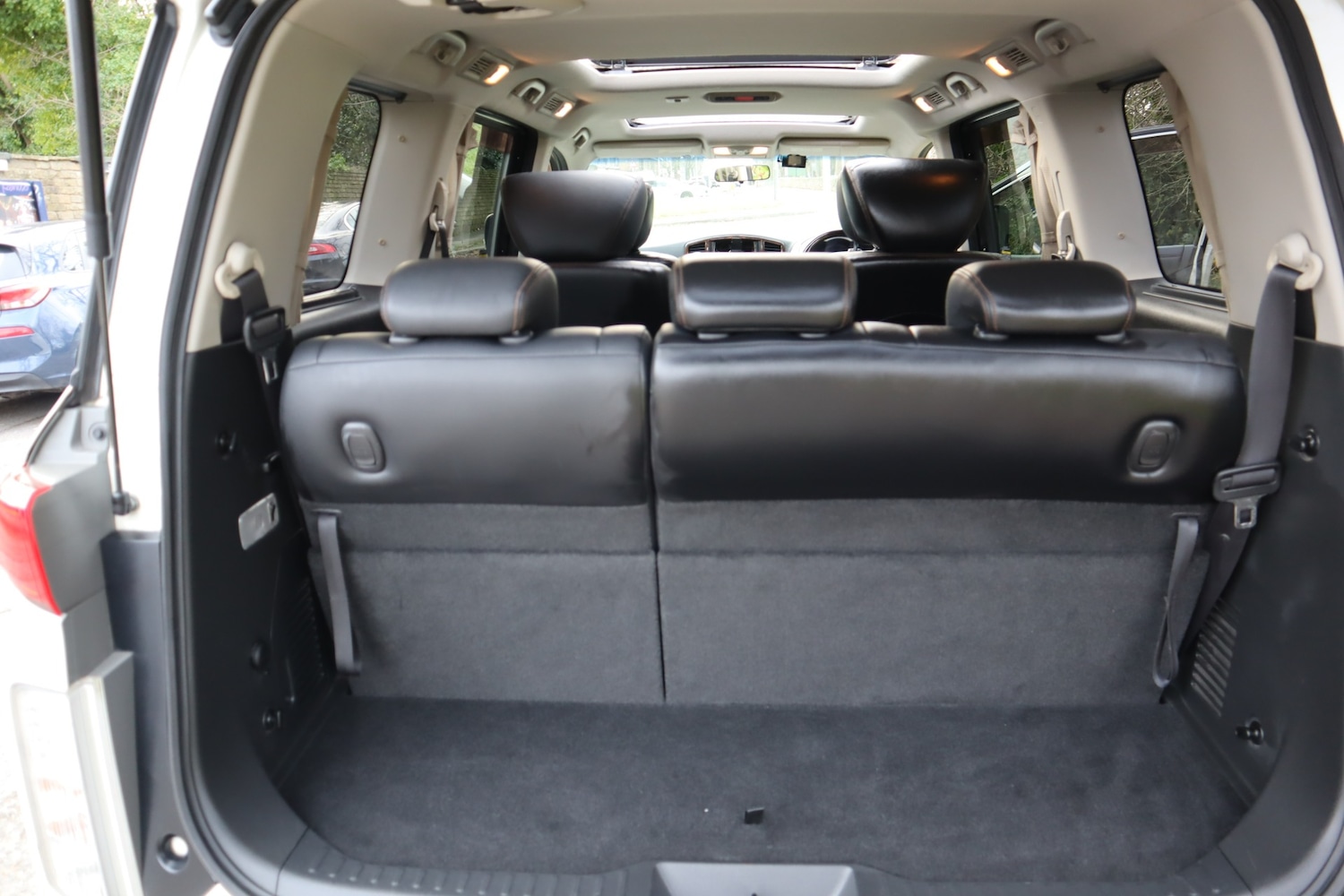 Used Nissan Elgrand 2010 for sale - 77049377: Photo 14