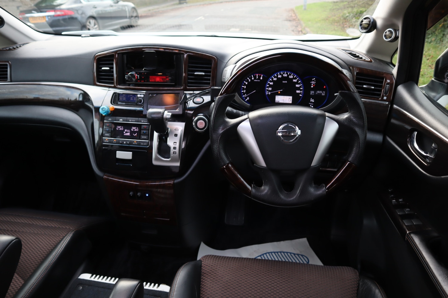 Used Nissan Elgrand 2010 for sale - 77049377: Photo 15