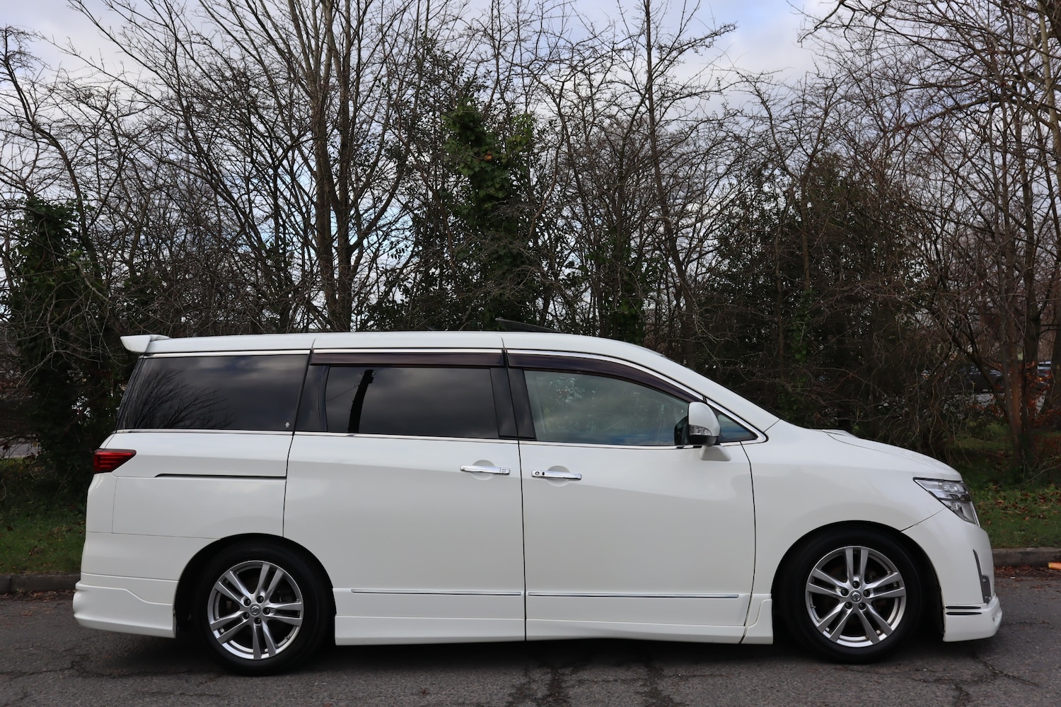 Used Nissan Elgrand 2010 for sale - 77049377: Photo 2