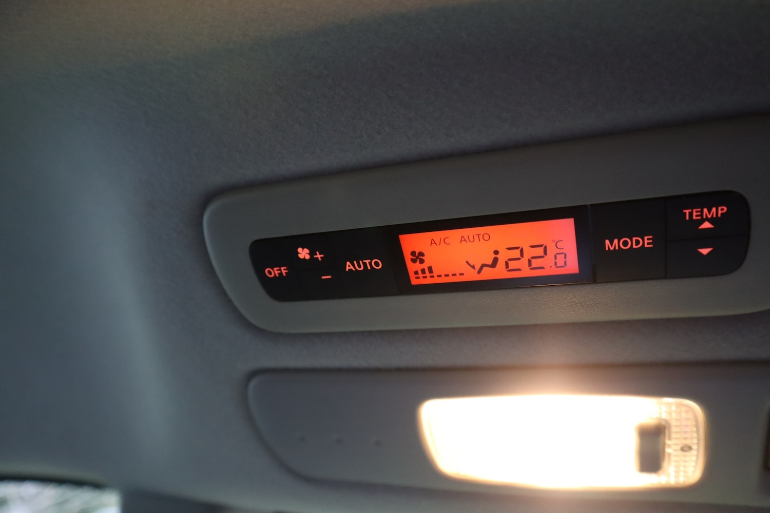 Used Nissan Serena 2015 for sale - 77008952: Photo 22