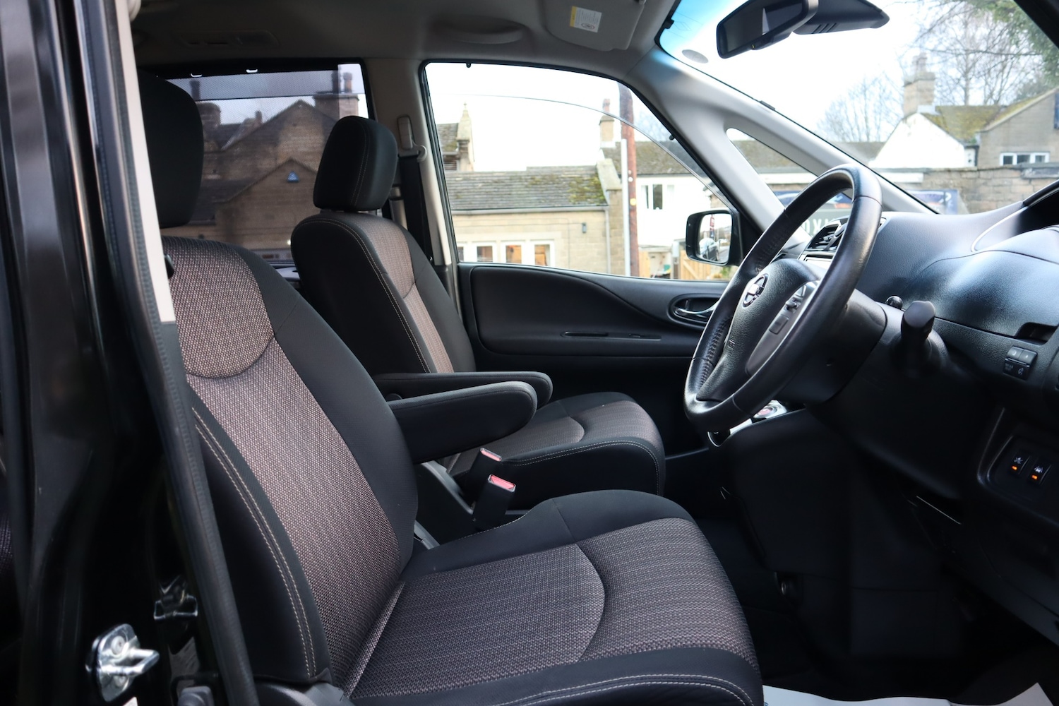 Used Nissan Serena 2015 for sale - 77008952: Photo 9