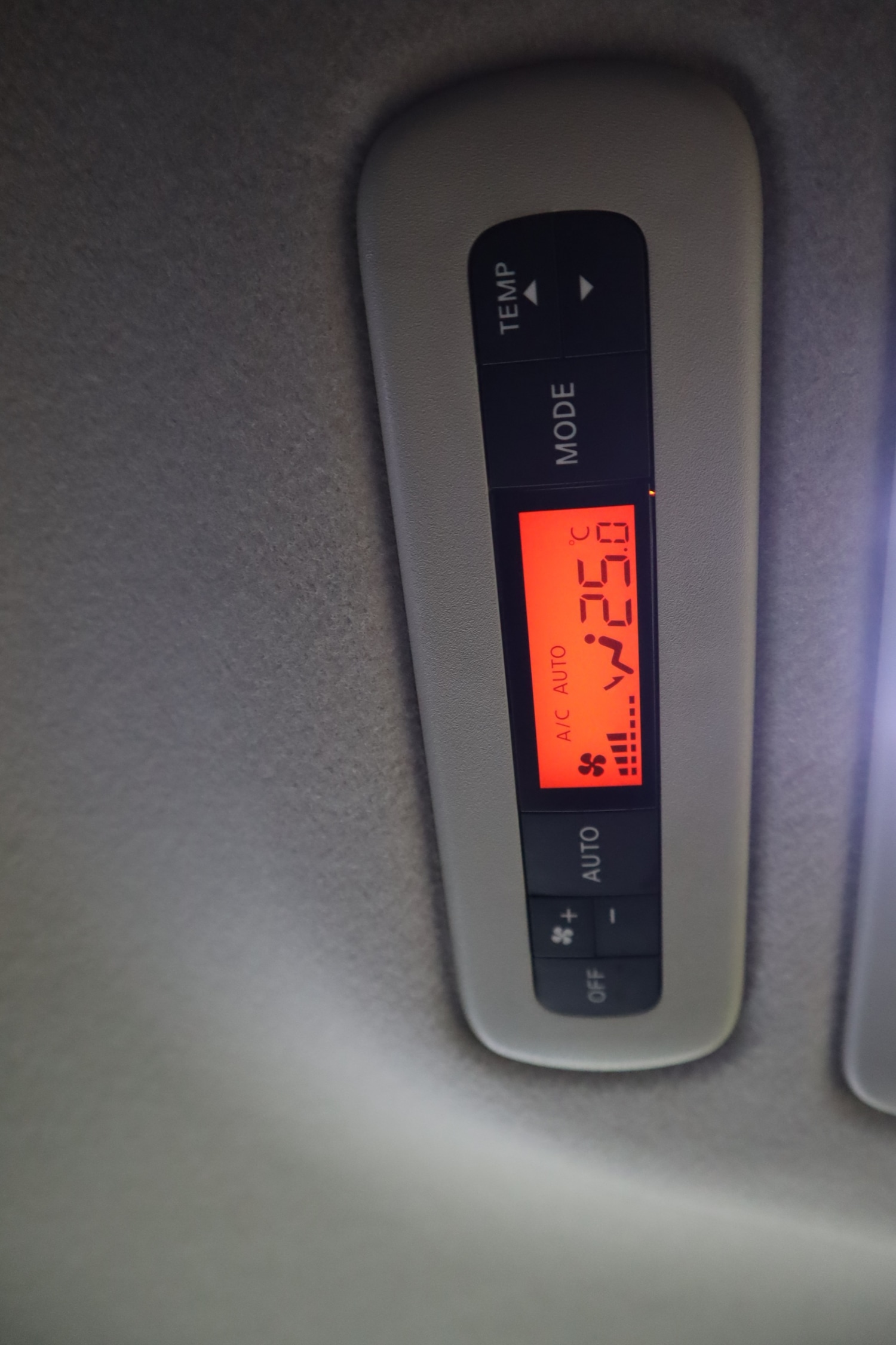 Used Nissan Serena 2015 for sale - 77128466: Photo 22