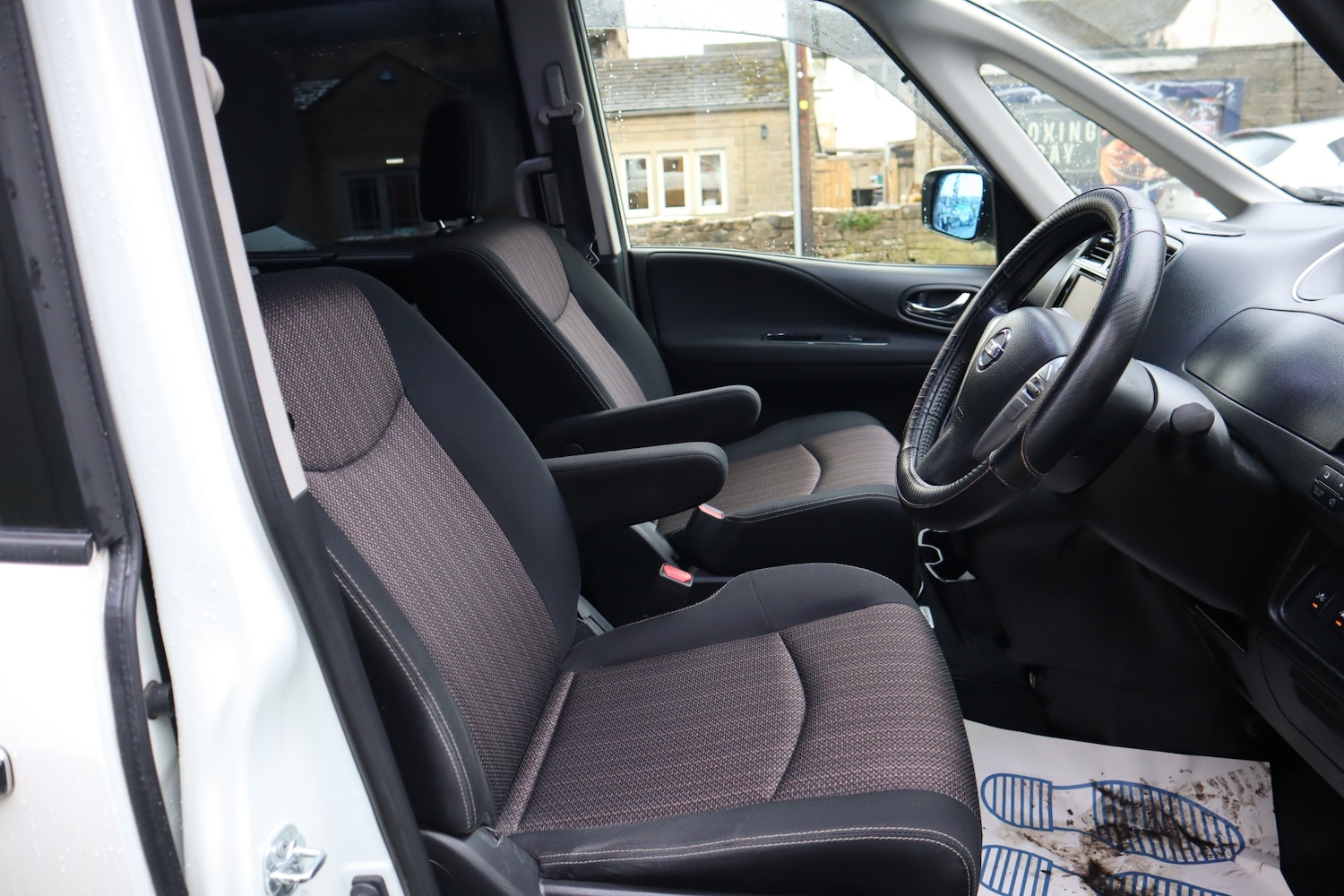 Used Nissan Serena 2015 for sale - 77128466: Photo 9