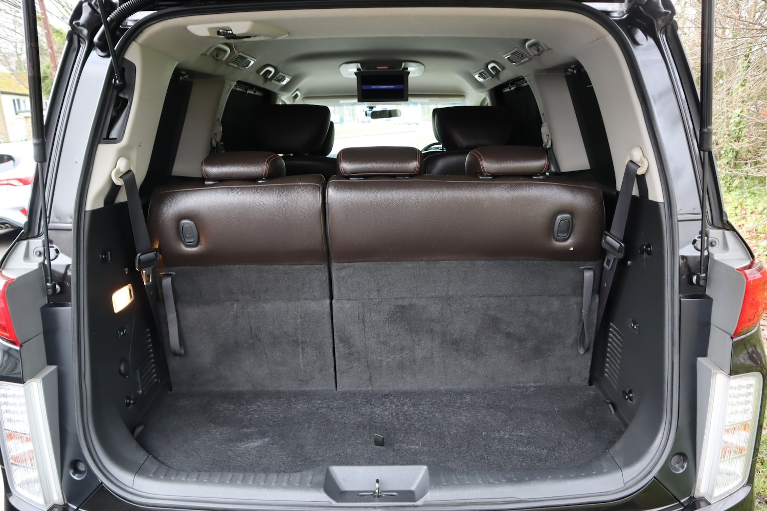 Used Nissan Elgrand 2011 for sale - 77190341: Photo 14