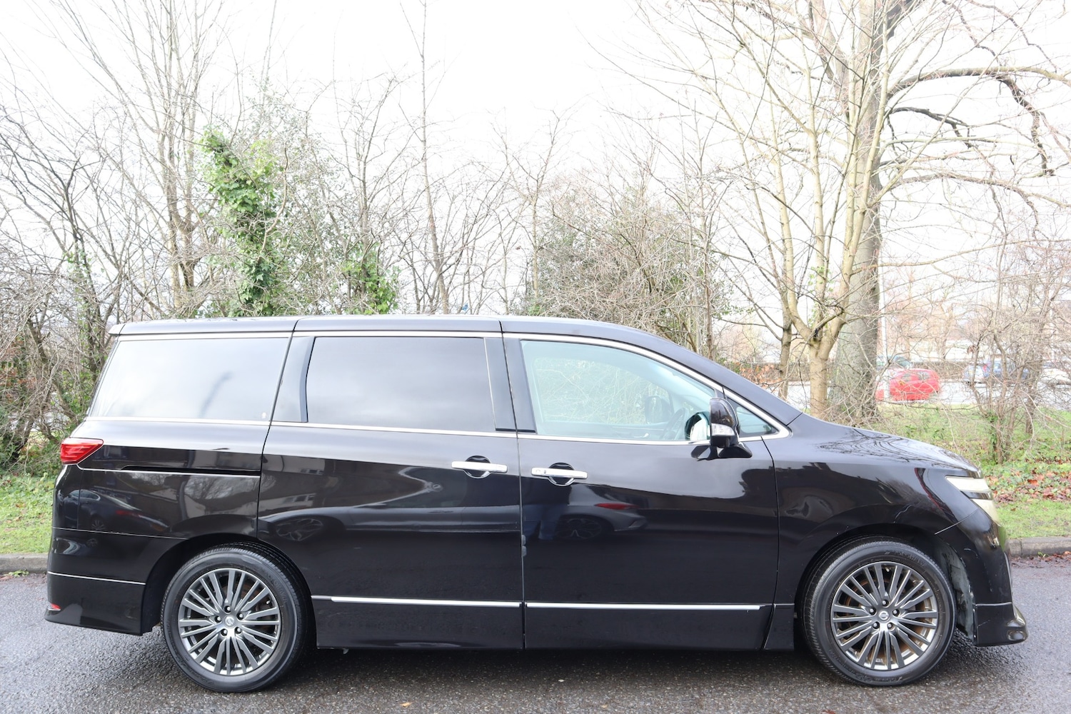 Used Nissan Elgrand 2011 for sale - 77190341: Photo 2