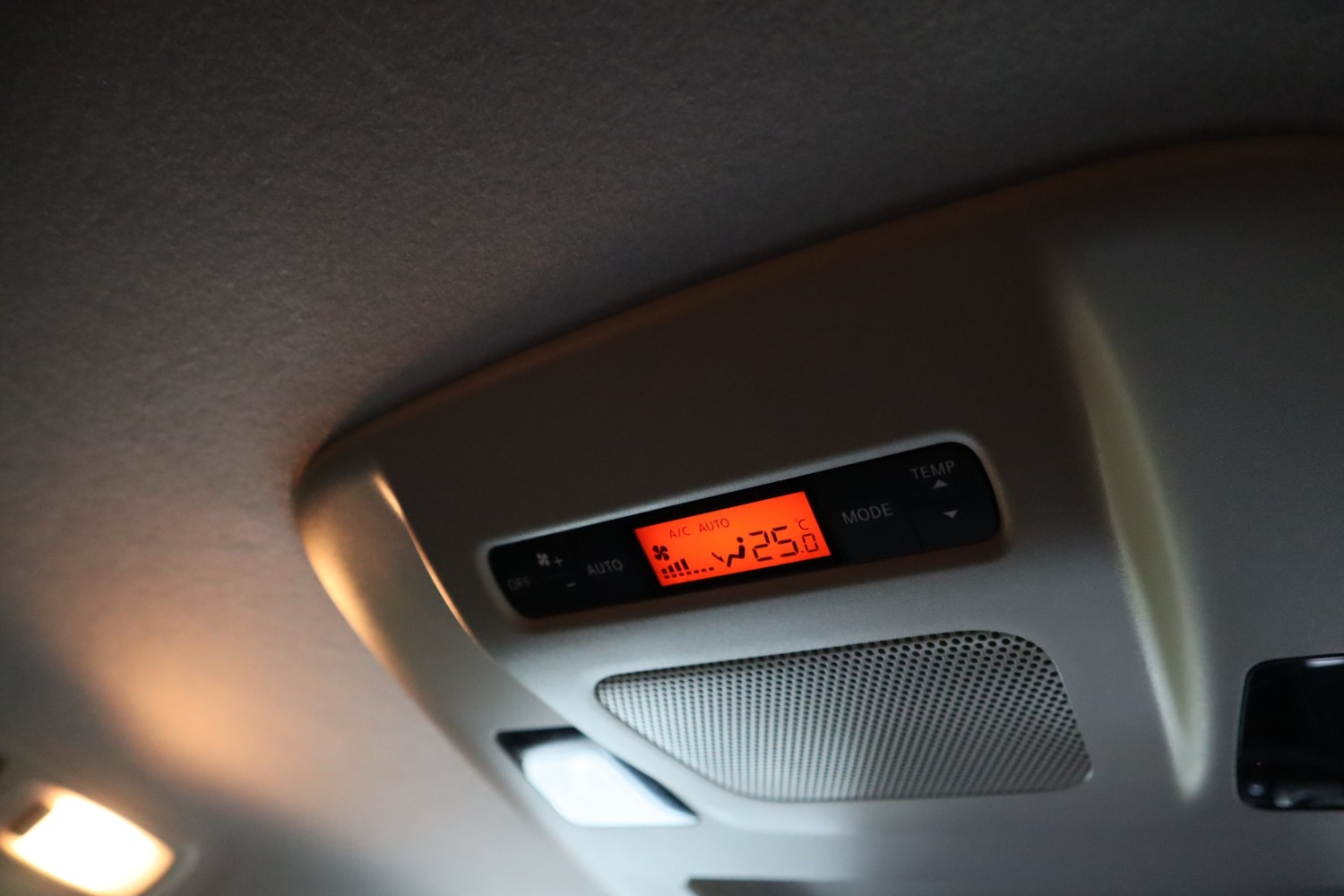 Used Nissan Elgrand 2011 for sale - 77190341: Photo 23