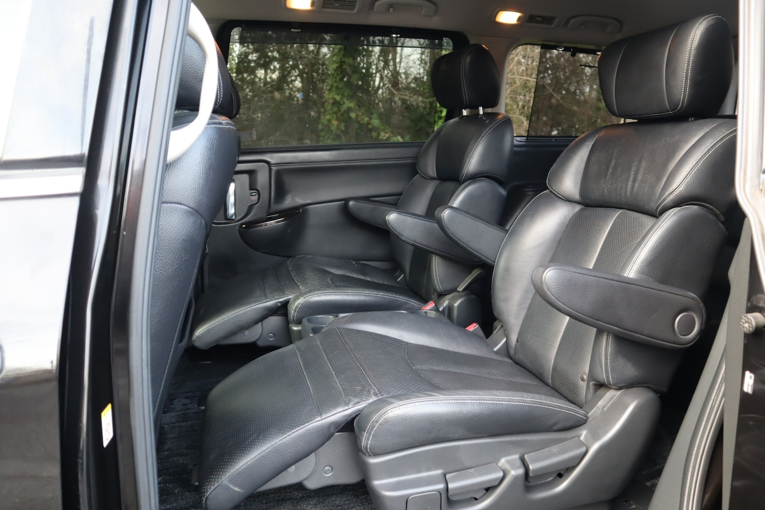 Used Nissan Elgrand 2013 for sale - 77202873: Photo 12