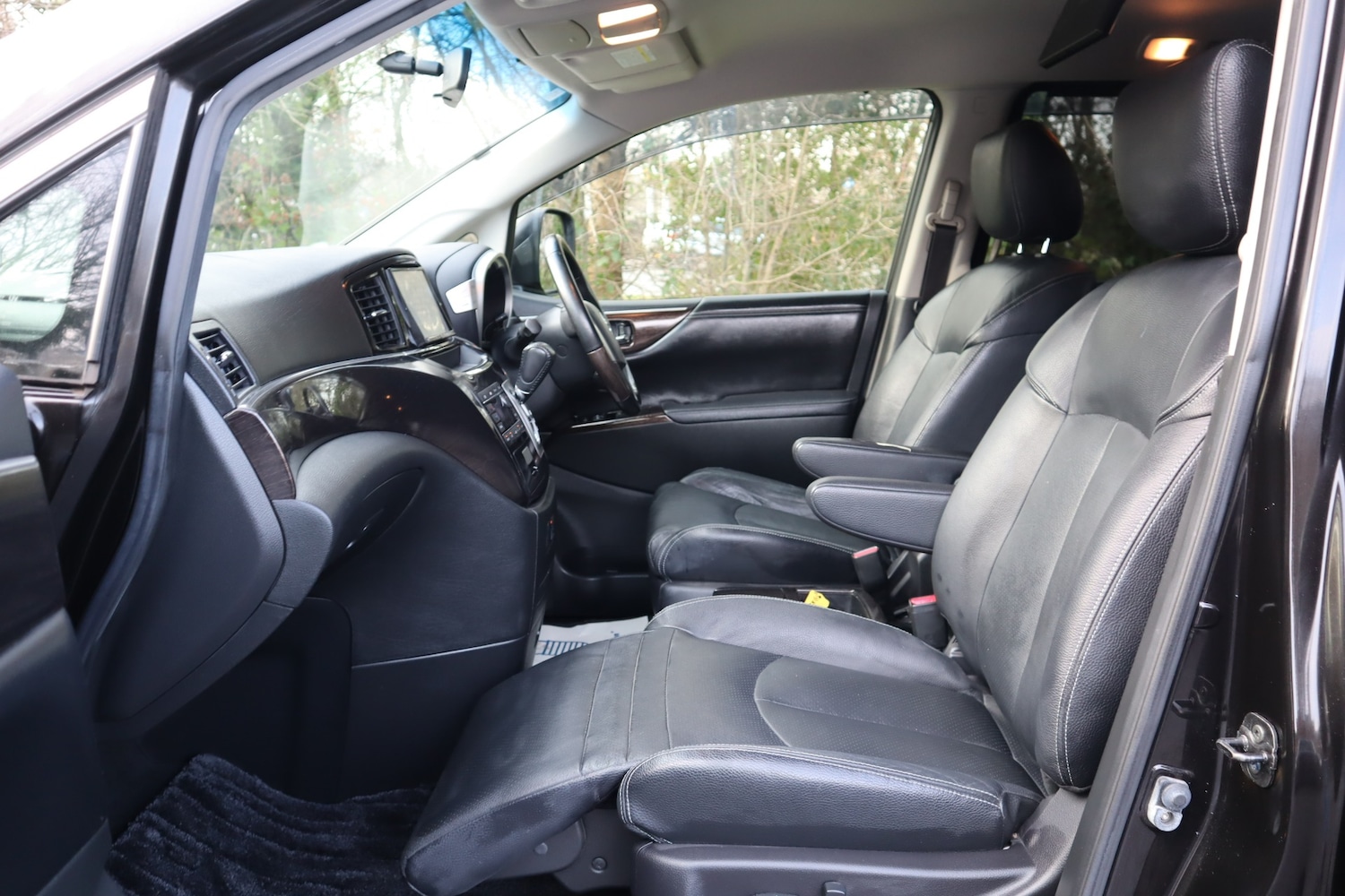 Used Nissan Elgrand 2013 for sale - 77202873: Photo 13