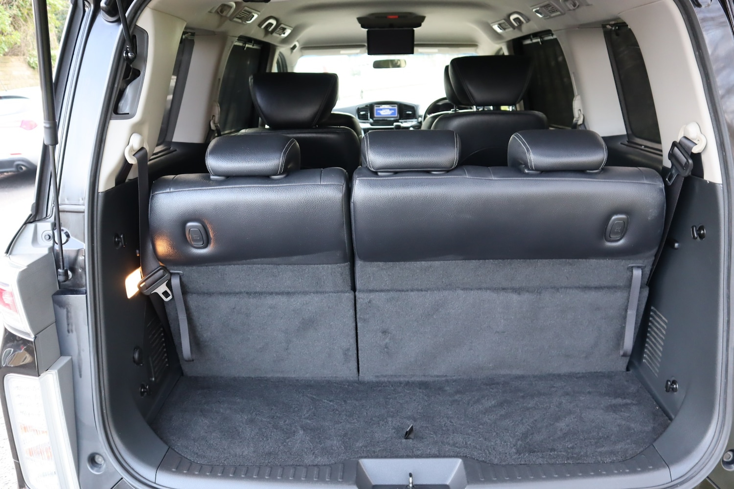 Used Nissan Elgrand 2013 for sale - 77202873: Photo 14