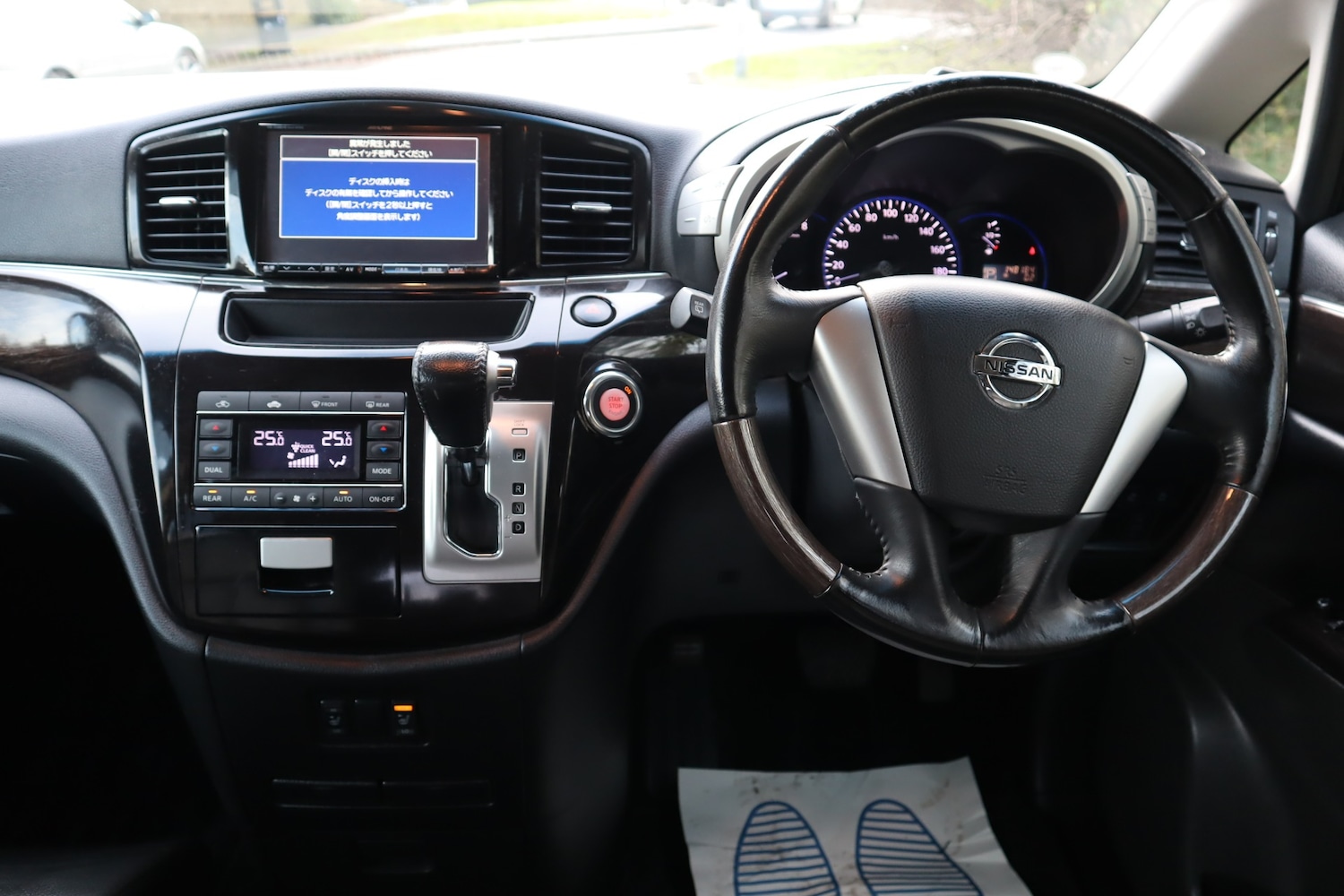 Used Nissan Elgrand 2013 for sale - 77202873: Photo 15