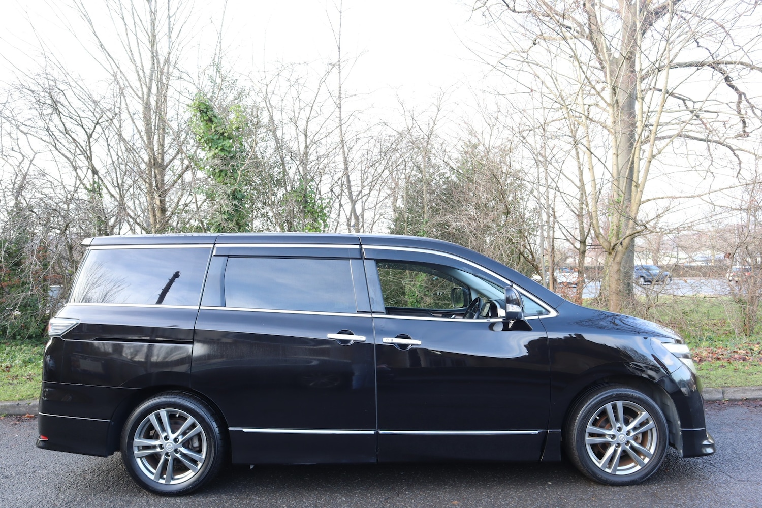 Used Nissan Elgrand 2013 for sale - 77202873: Photo 2