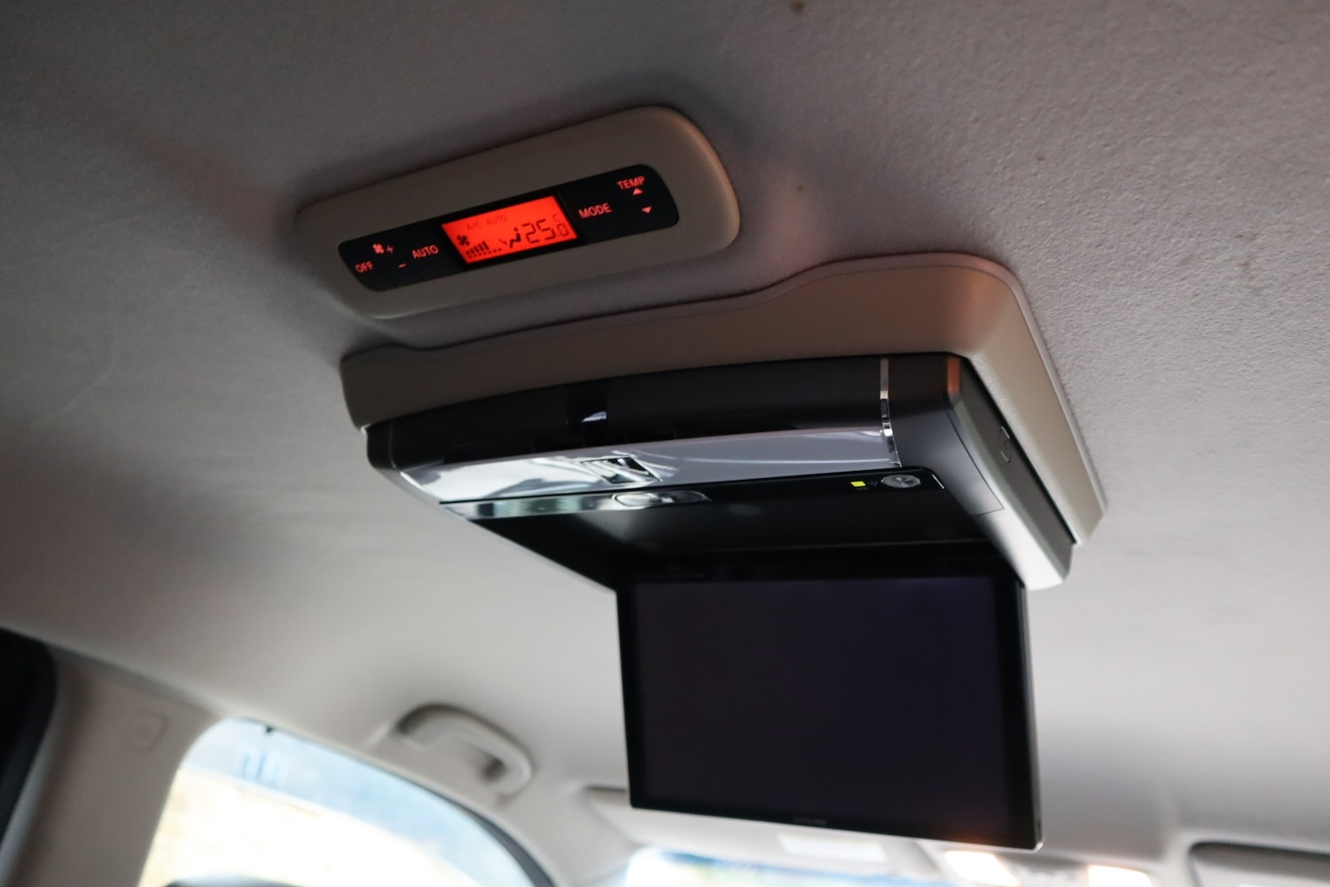 Used Nissan Elgrand 2013 for sale - 77202873: Photo 22