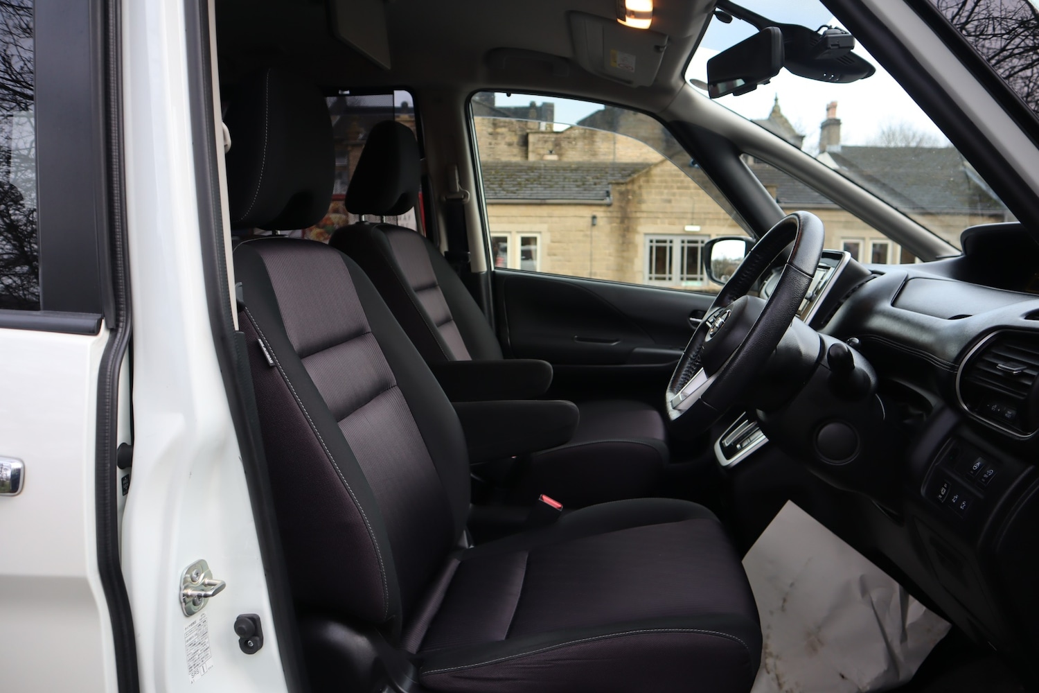 Used Nissan Serena 2019 for sale - 77549264: Photo 9