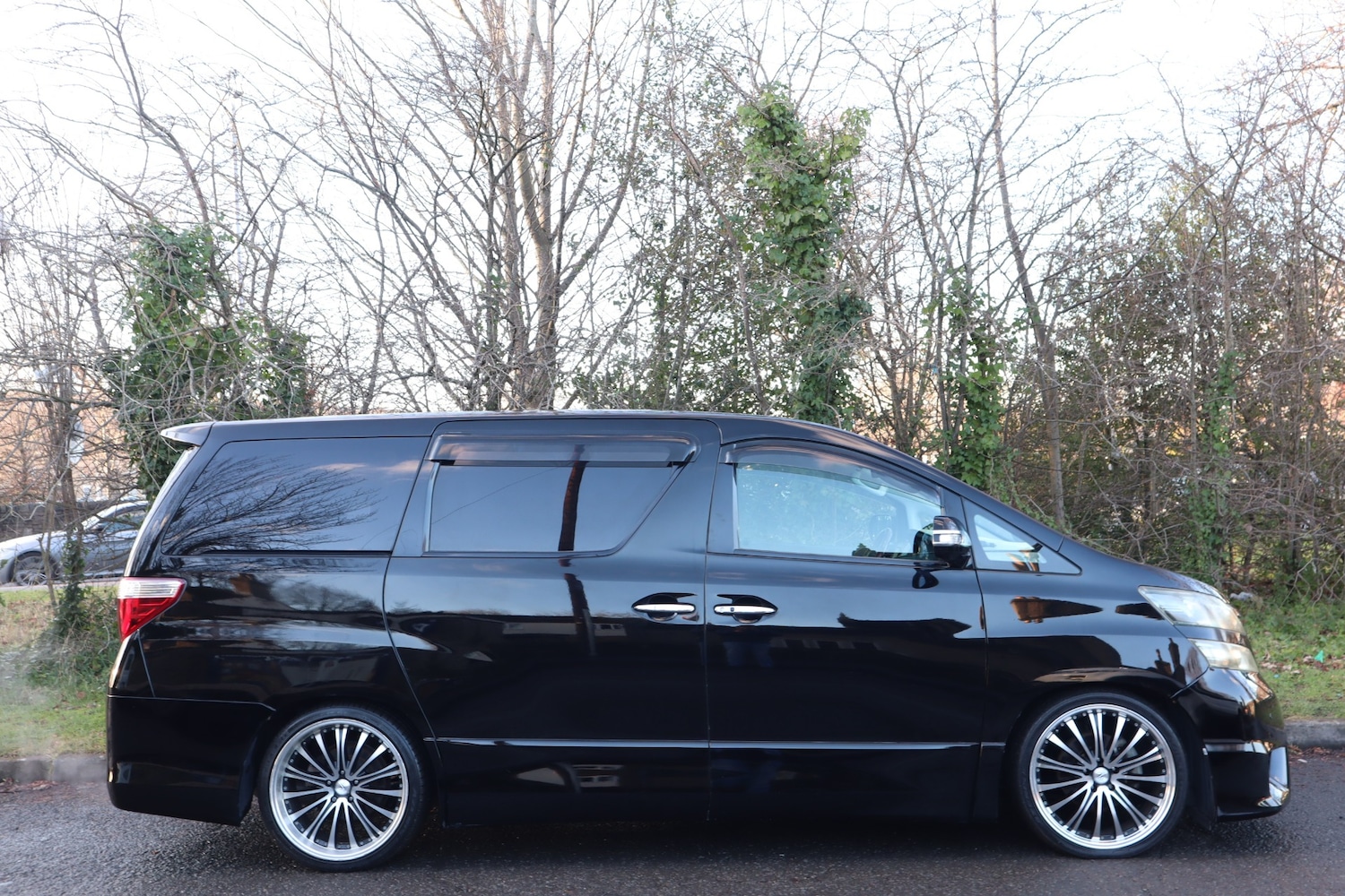 Used Toyota Vellfire 2010 for sale - 77241148: Photo 2