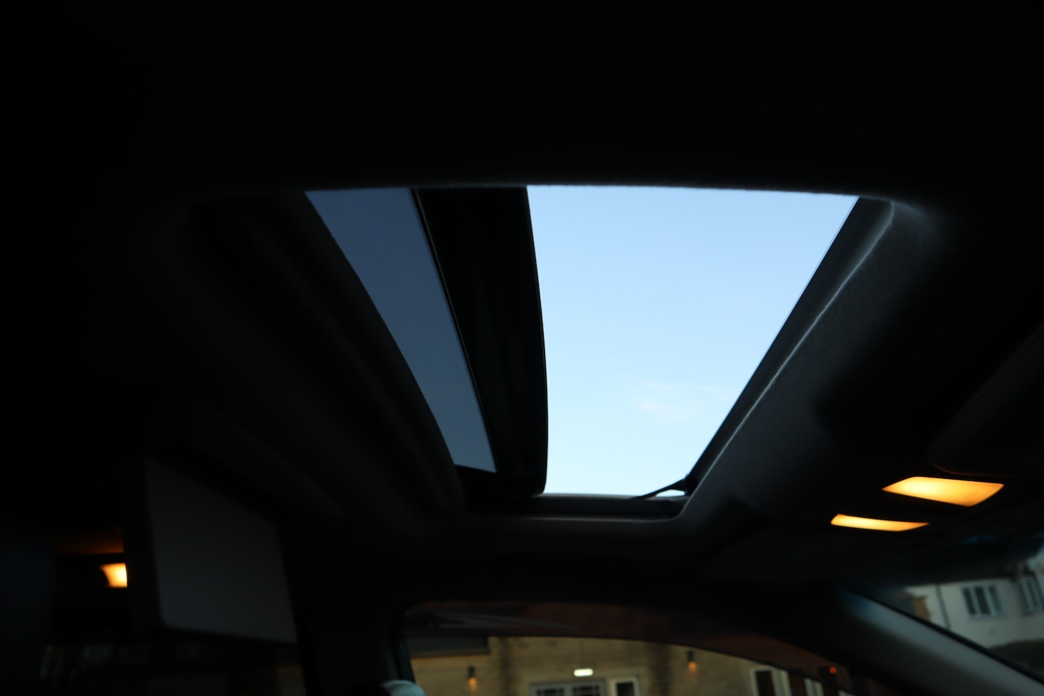 Used Nissan Elgrand 2011 for sale - 77897913: Photo 23