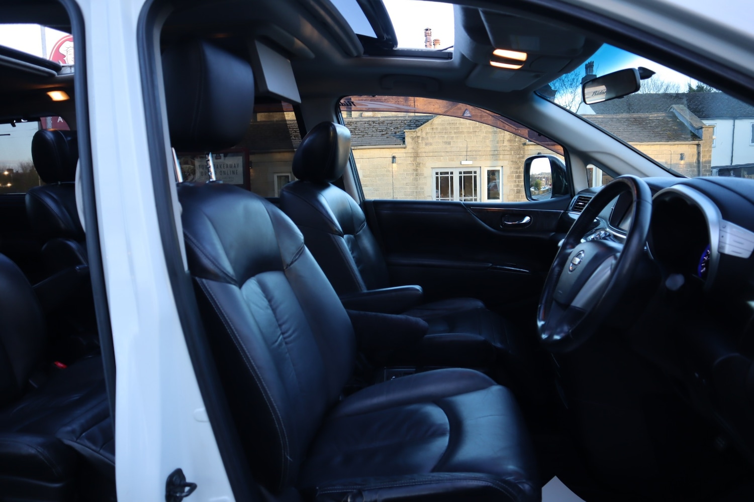 Used Nissan Elgrand 2011 for sale - 77897913: Photo 9