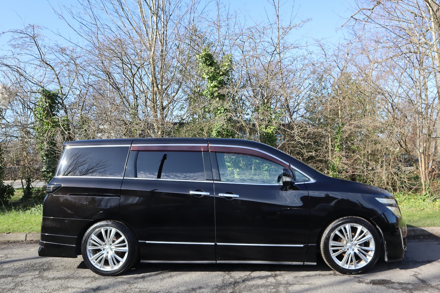 Used Nissan Elgrand 2010 for sale - 77738766: Photo 2