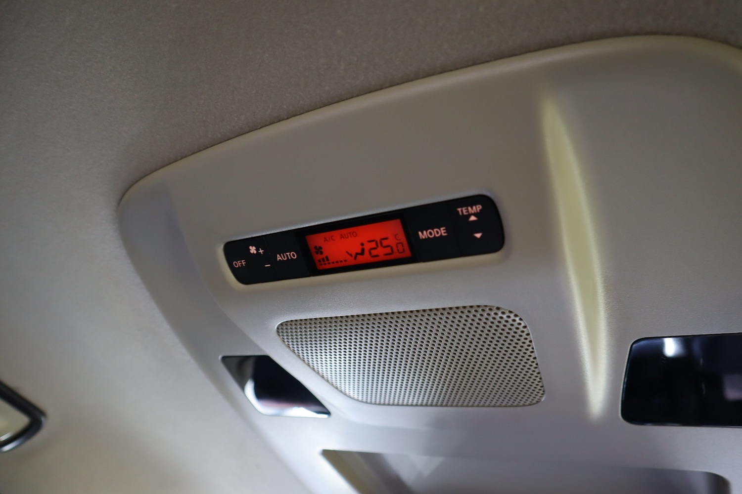 Used Nissan Elgrand 2010 for sale - 77738766: Photo 22