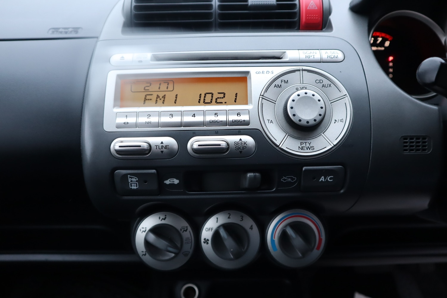 Used Honda Jazz 2004 for sale - 77456587: Photo 16