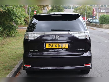 Used Toyota Estima 2024 for sale - 75768313: Photo