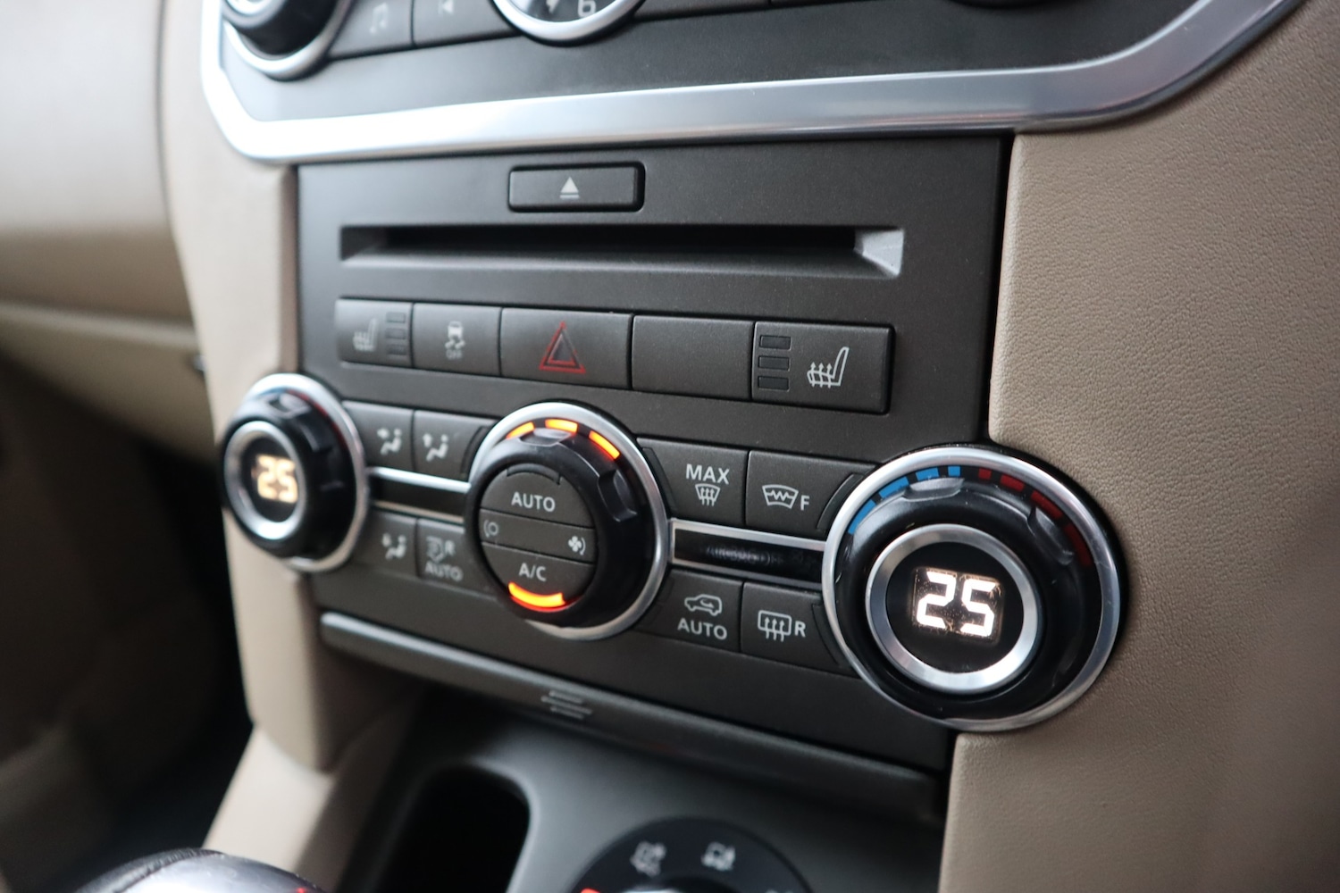 Used Land Rover Discovery 4 2011 for sale - 77468782: Photo 19