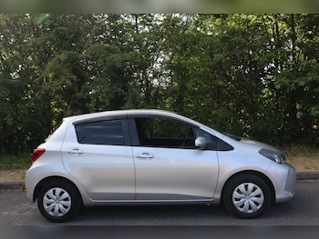 Used Toyota Yaris 2015 for sale - 79266961: Photo