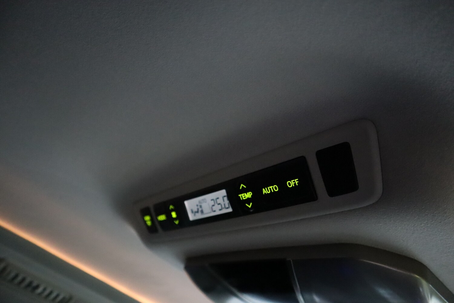 Used Toyota Vellfire 2010 for sale - 77479923: Photo 22