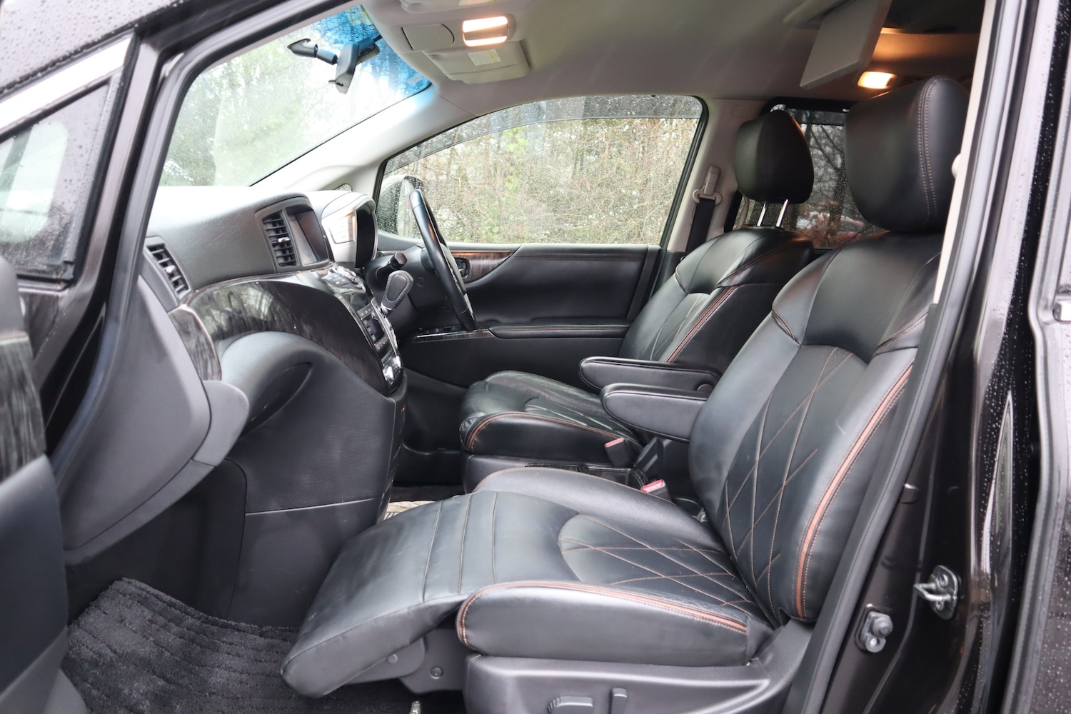 Used Nissan Elgrand 2014 for sale - 77467845: Photo 13