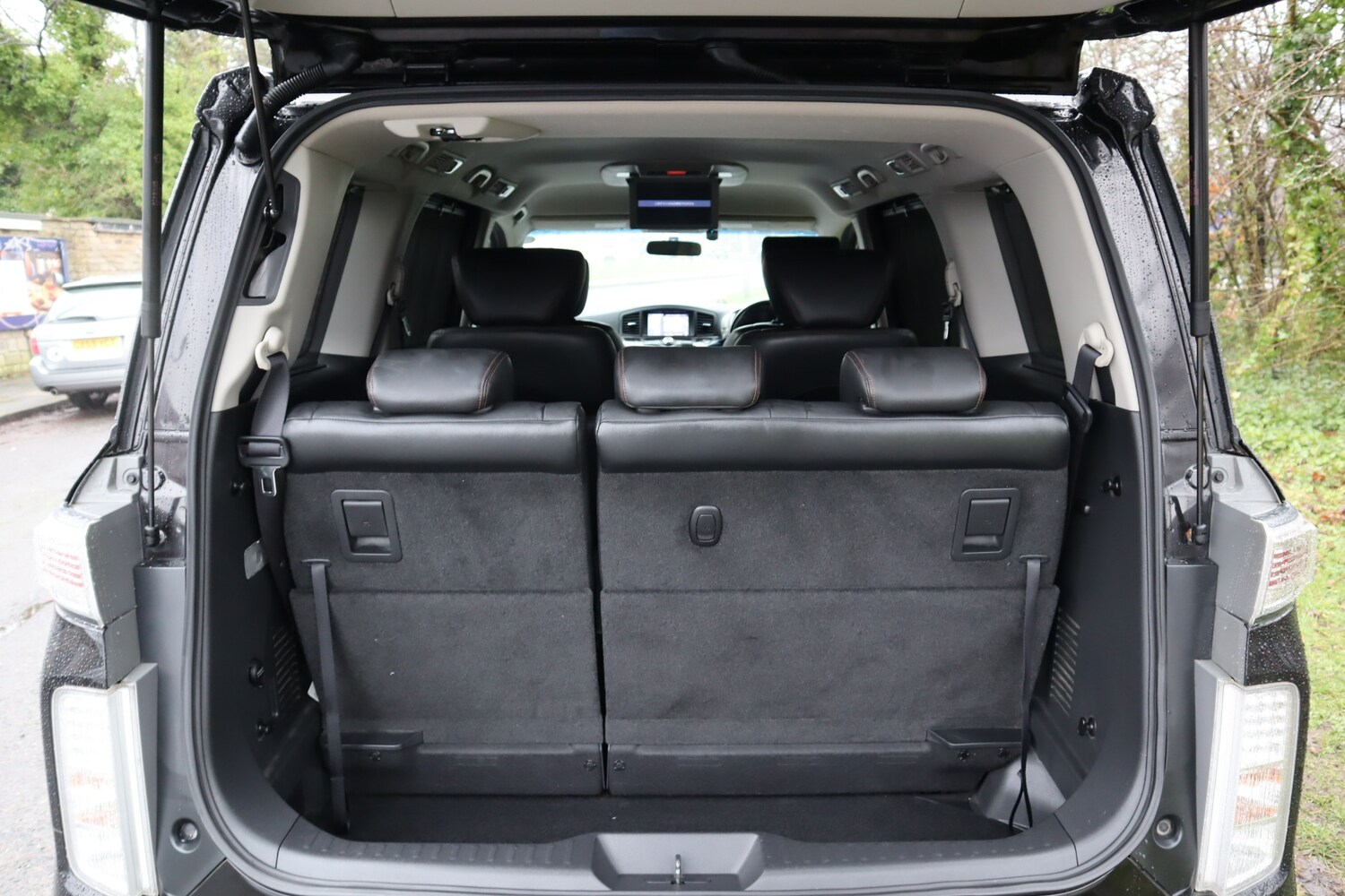 Used Nissan Elgrand 2014 for sale - 77467845: Photo 14