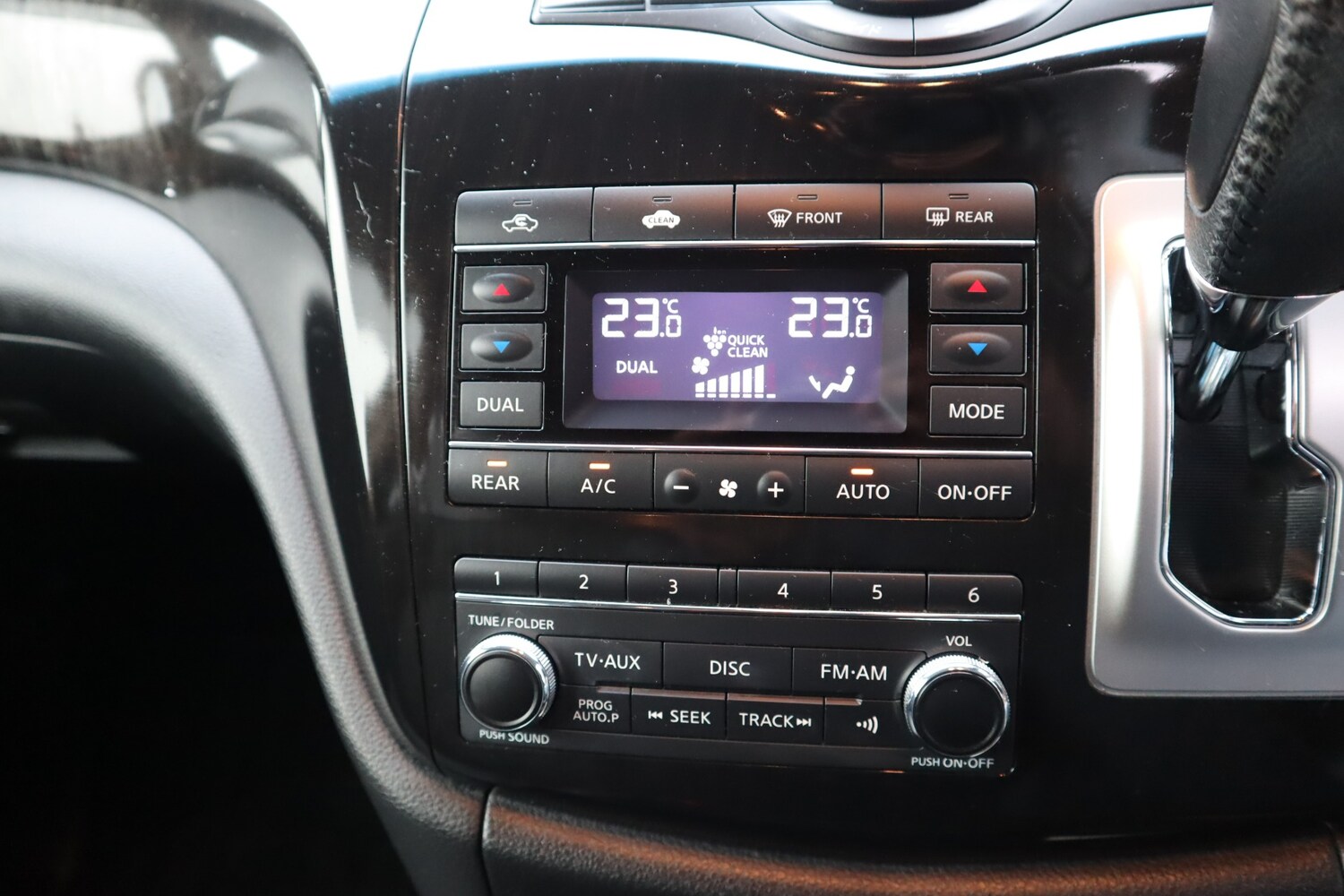 Used Nissan Elgrand 2014 for sale - 77467845: Photo 19