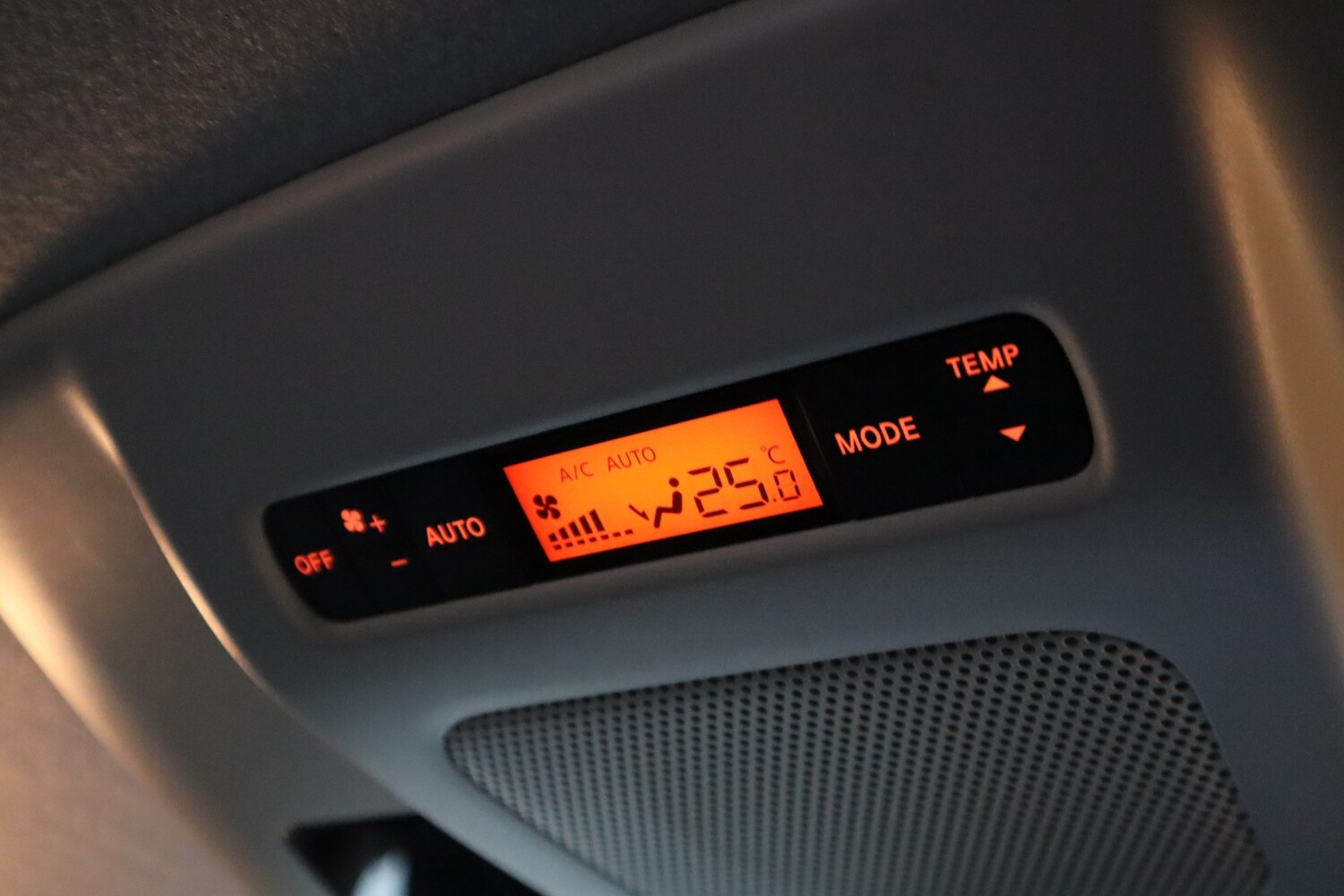 Used Nissan Elgrand 2014 for sale - 77467845: Photo 25