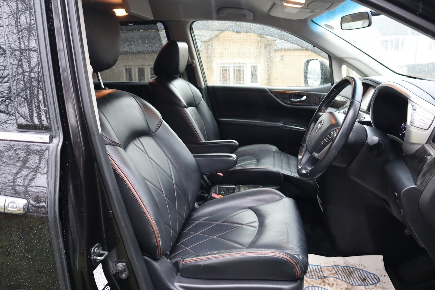 Used Nissan Elgrand 2014 for sale - 77467845: Photo 9