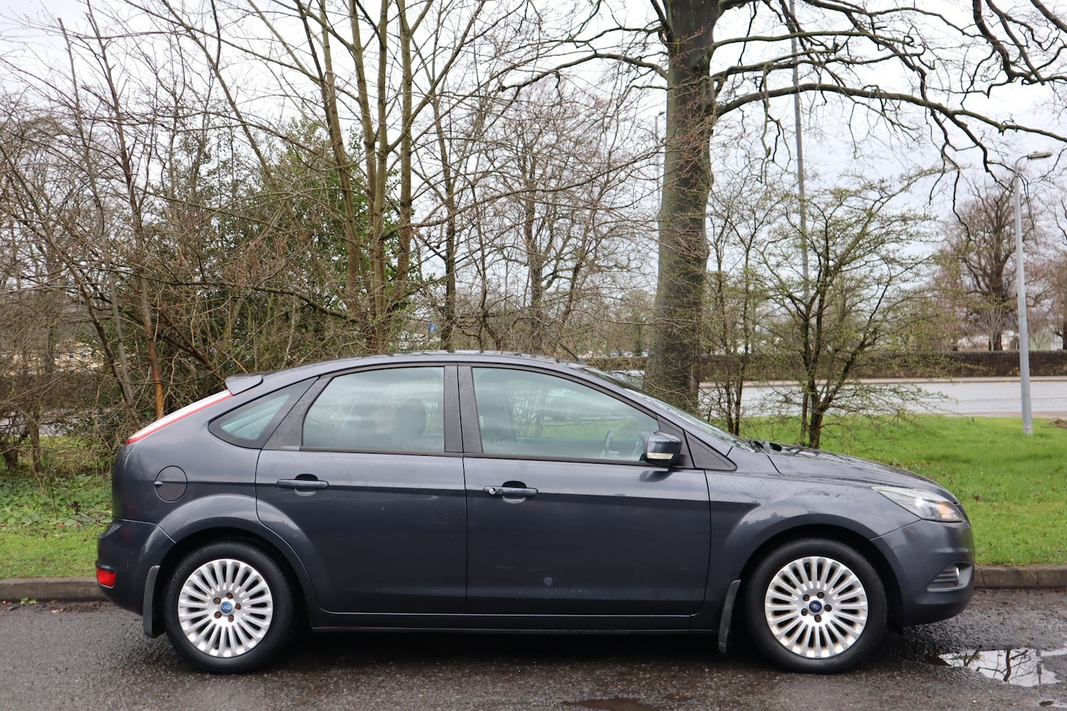 Used Ford Focus 2010 for sale - 77883624: Photo 2