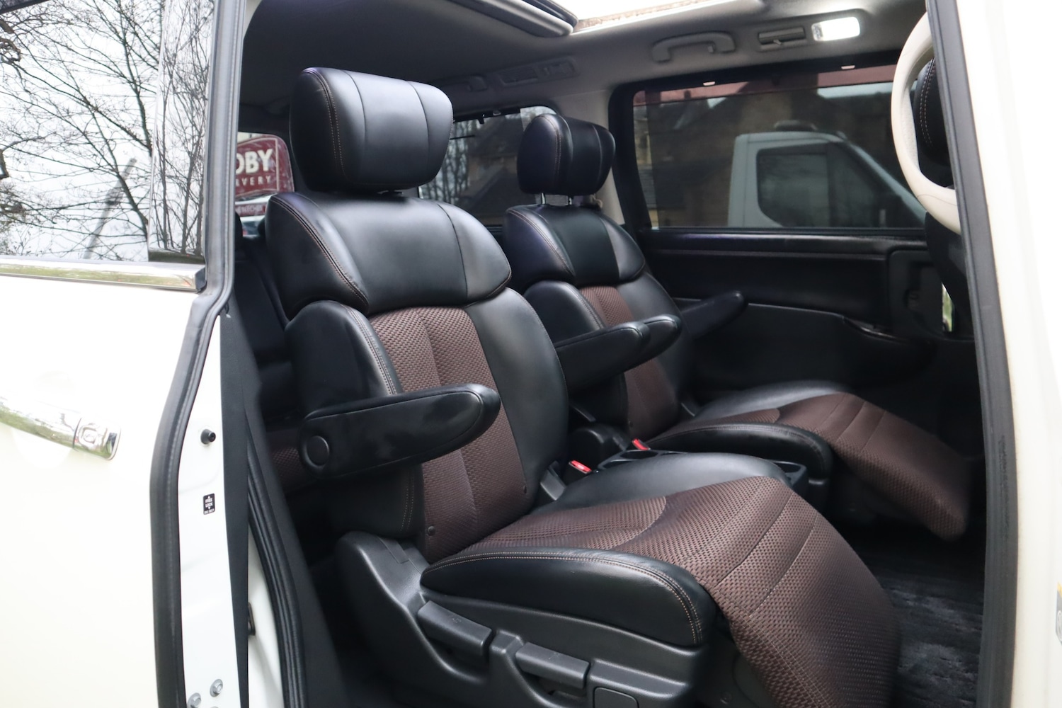 Used Nissan Elgrand 2010 for sale - 77994457: Photo 10