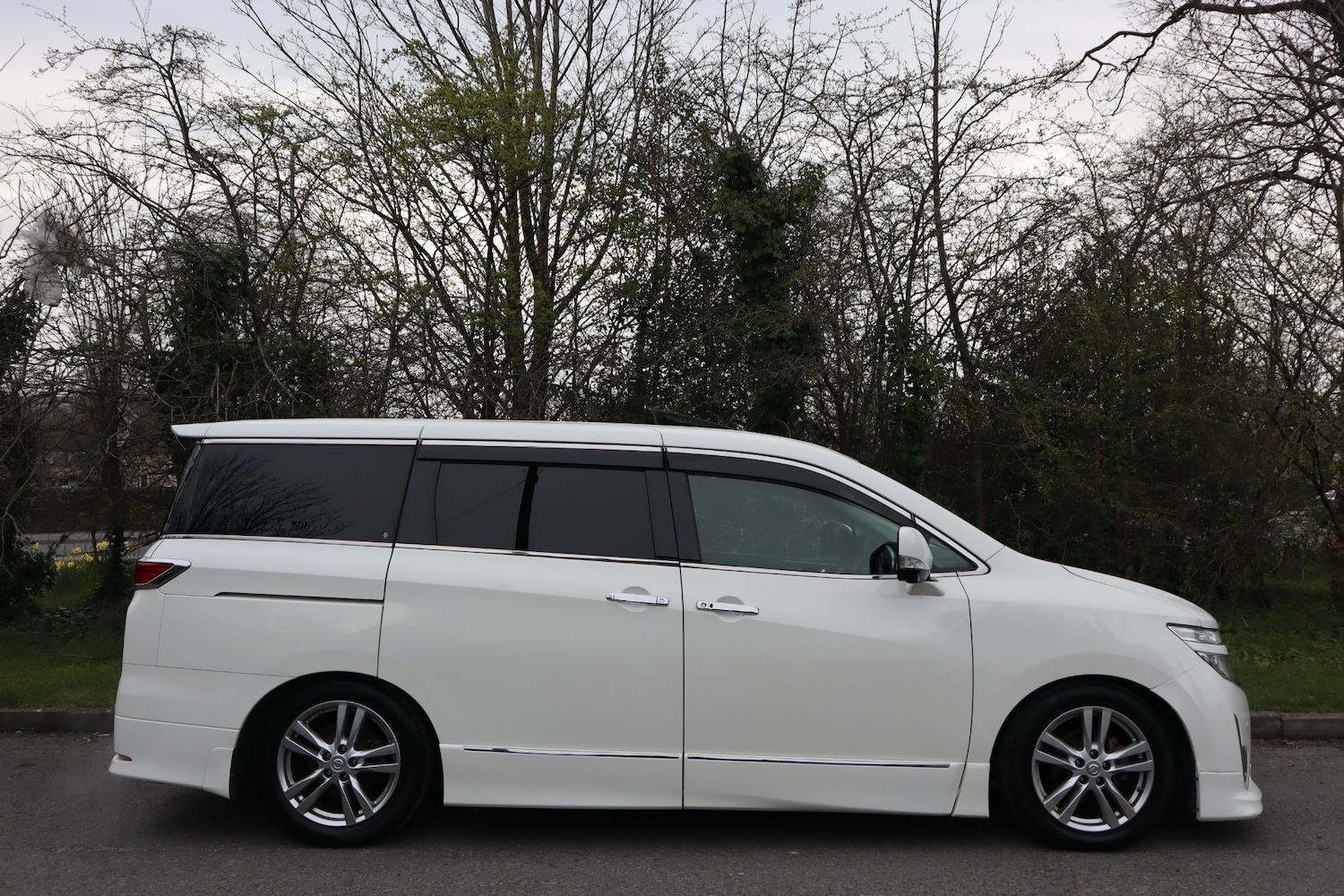 Used Nissan Elgrand 2010 for sale - 77994457: Photo 2