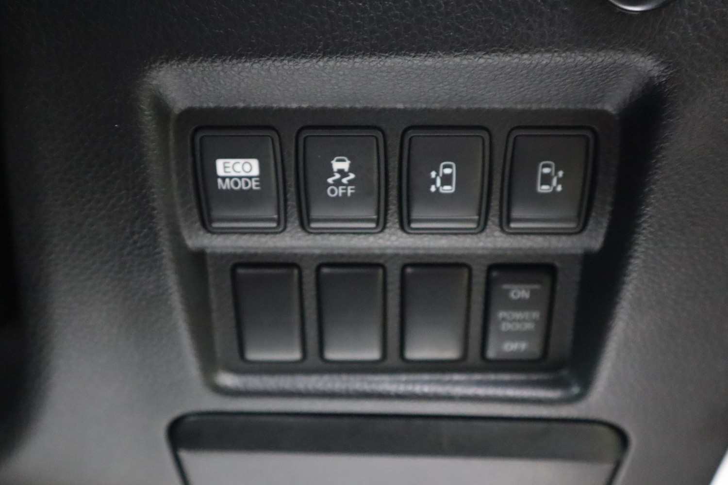 Used Nissan Elgrand 2010 for sale - 77994457: Photo 21