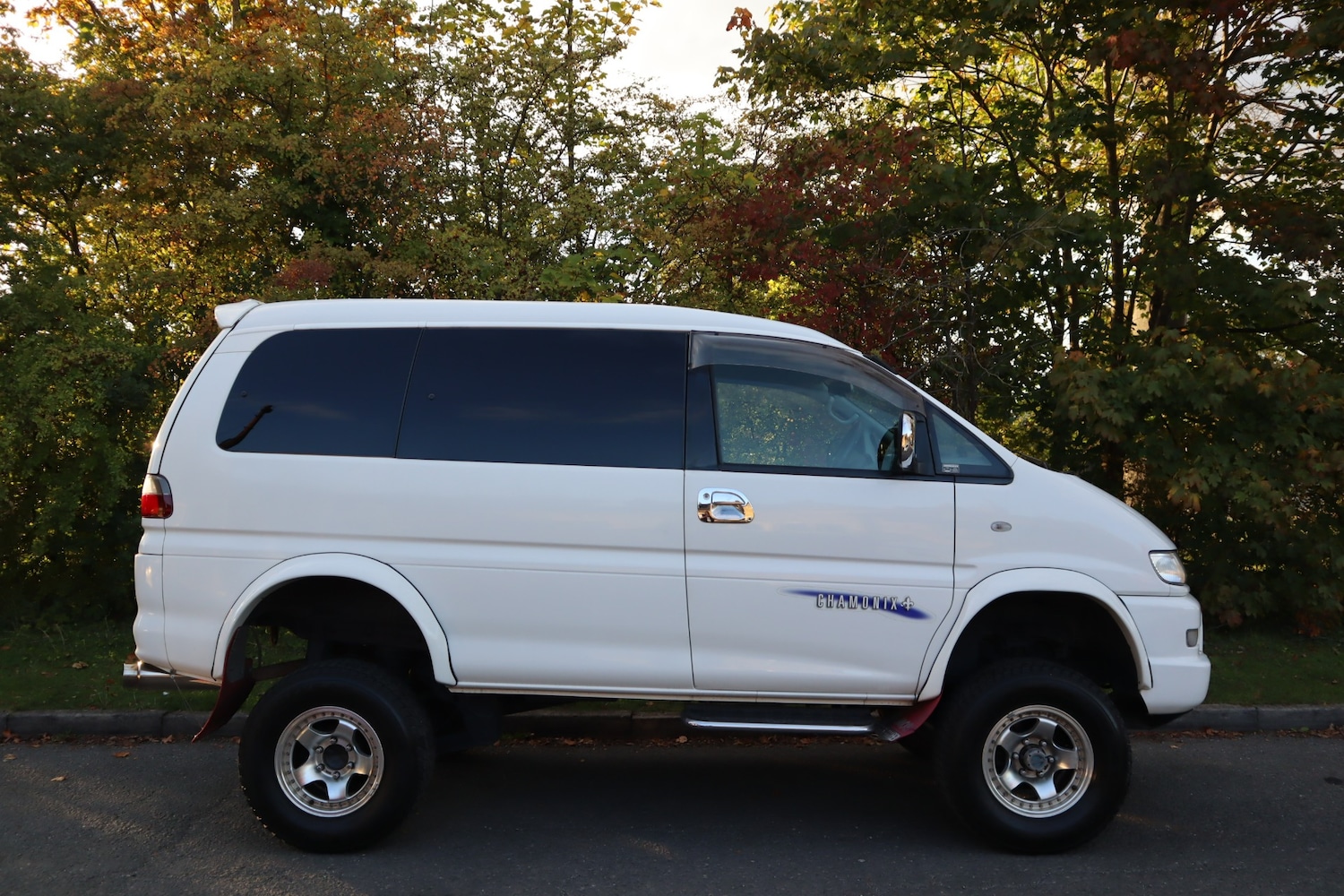 Used Mitsubishi Delica 2005 for sale - 76123139: Photo 2