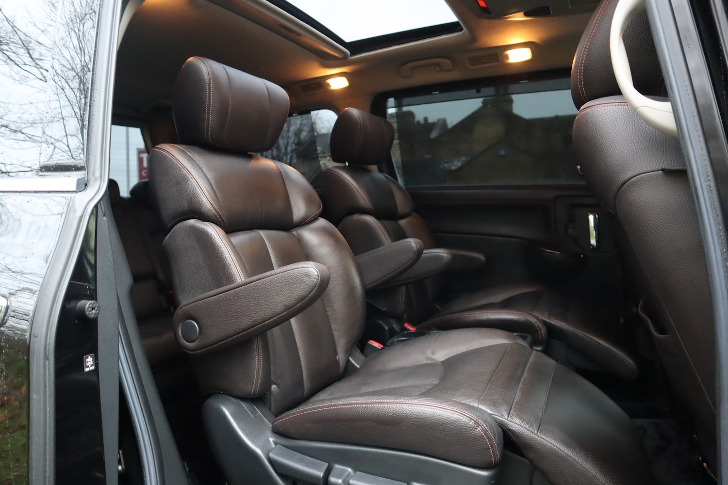 Used Nissan Elgrand 2010 for sale - 77129271: Photo 10