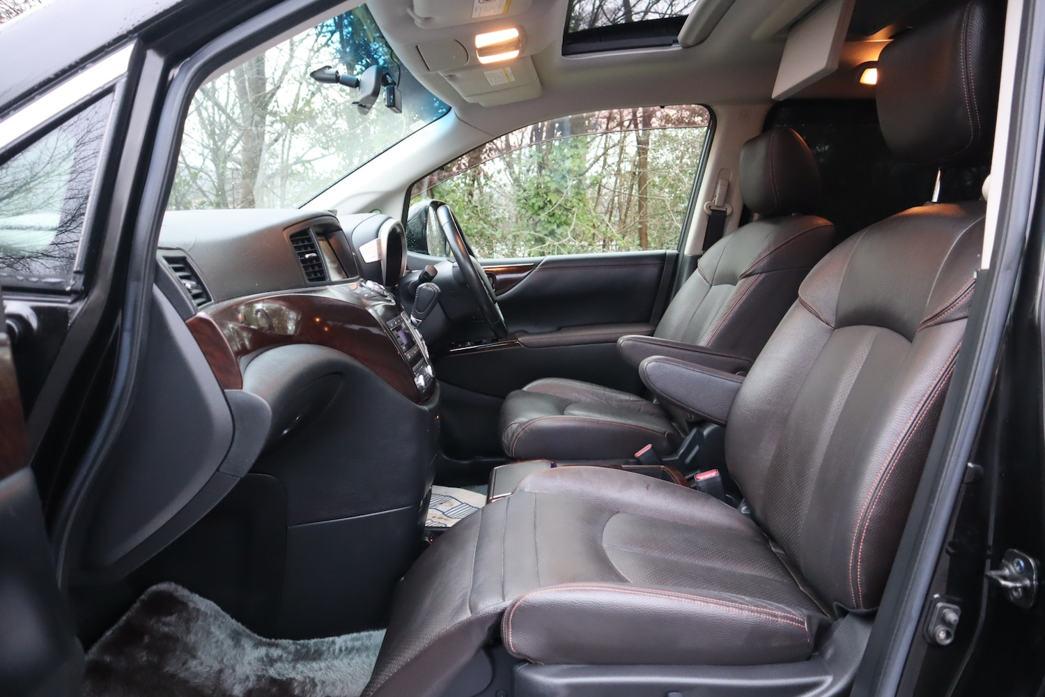 Used Nissan Elgrand 2010 for sale - 77129271: Photo 13