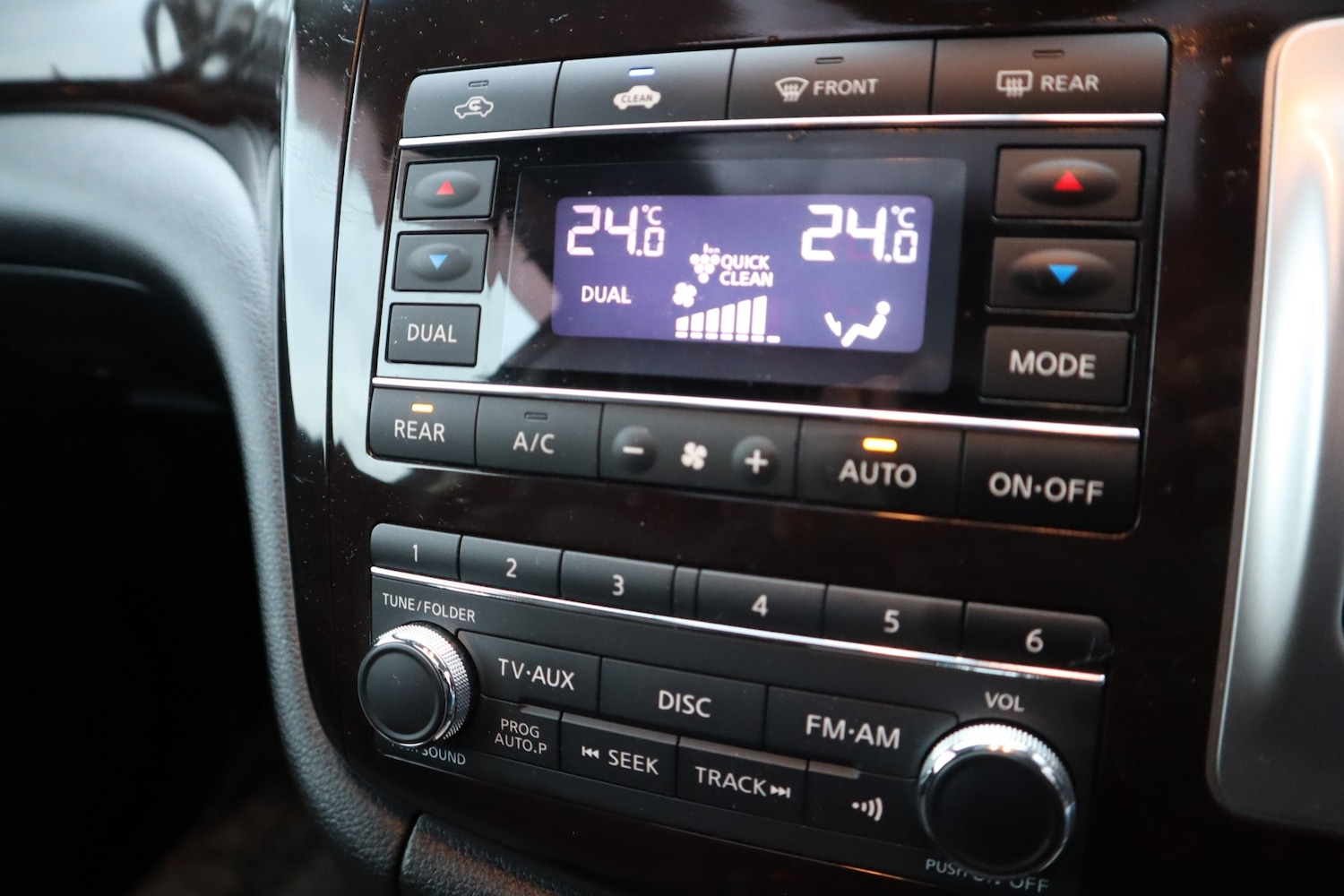 Used Nissan Elgrand 2010 for sale - 77129271: Photo 19