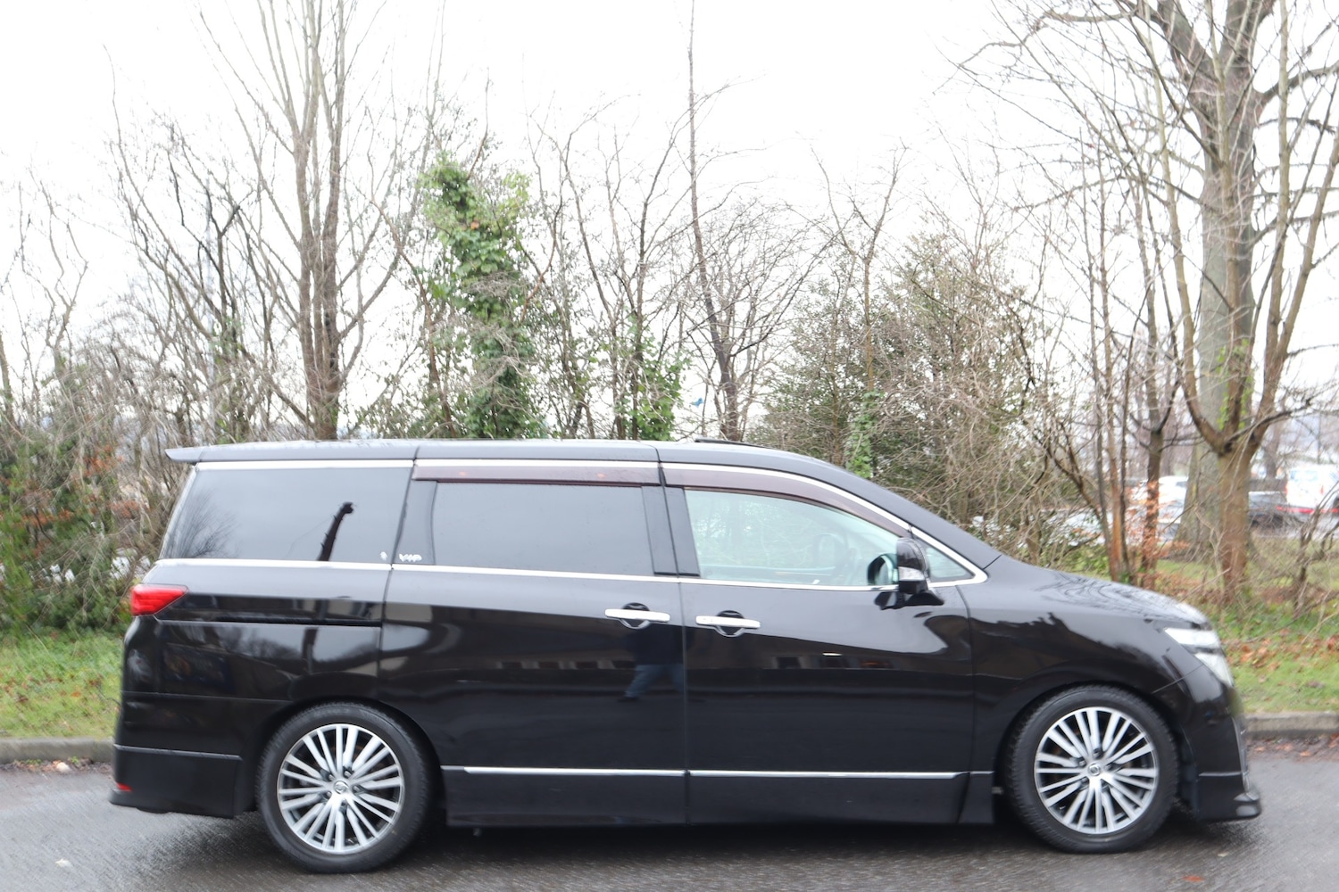 Used Nissan Elgrand 2010 for sale - 77129271: Photo 2