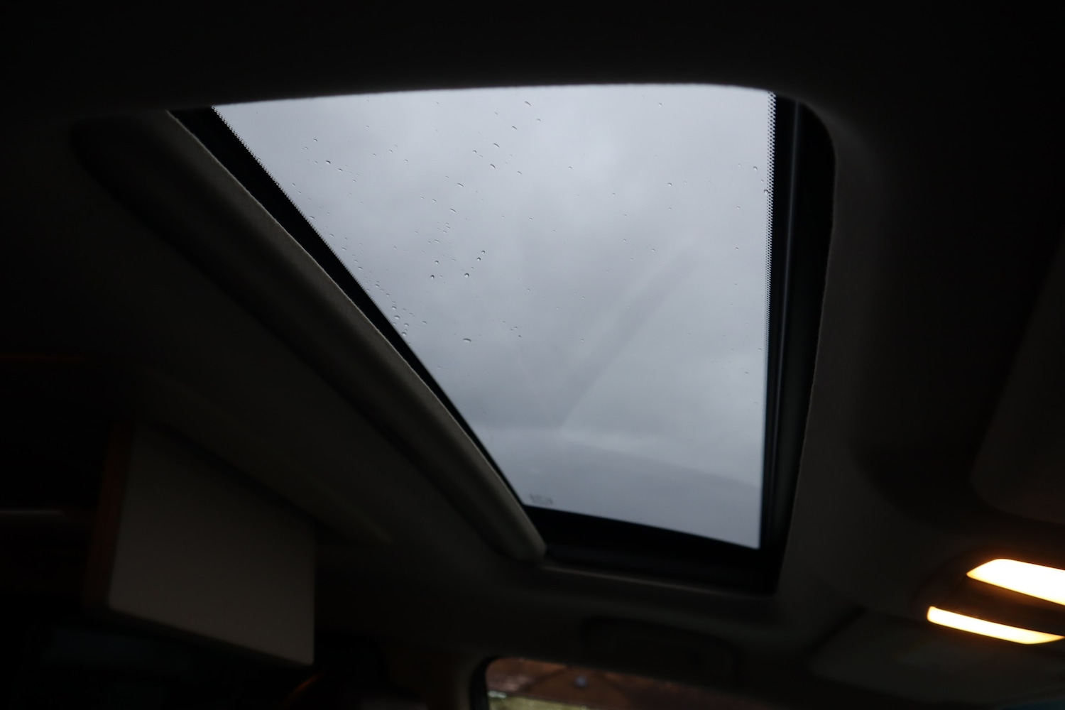 Used Nissan Elgrand 2010 for sale - 77129271: Photo 26