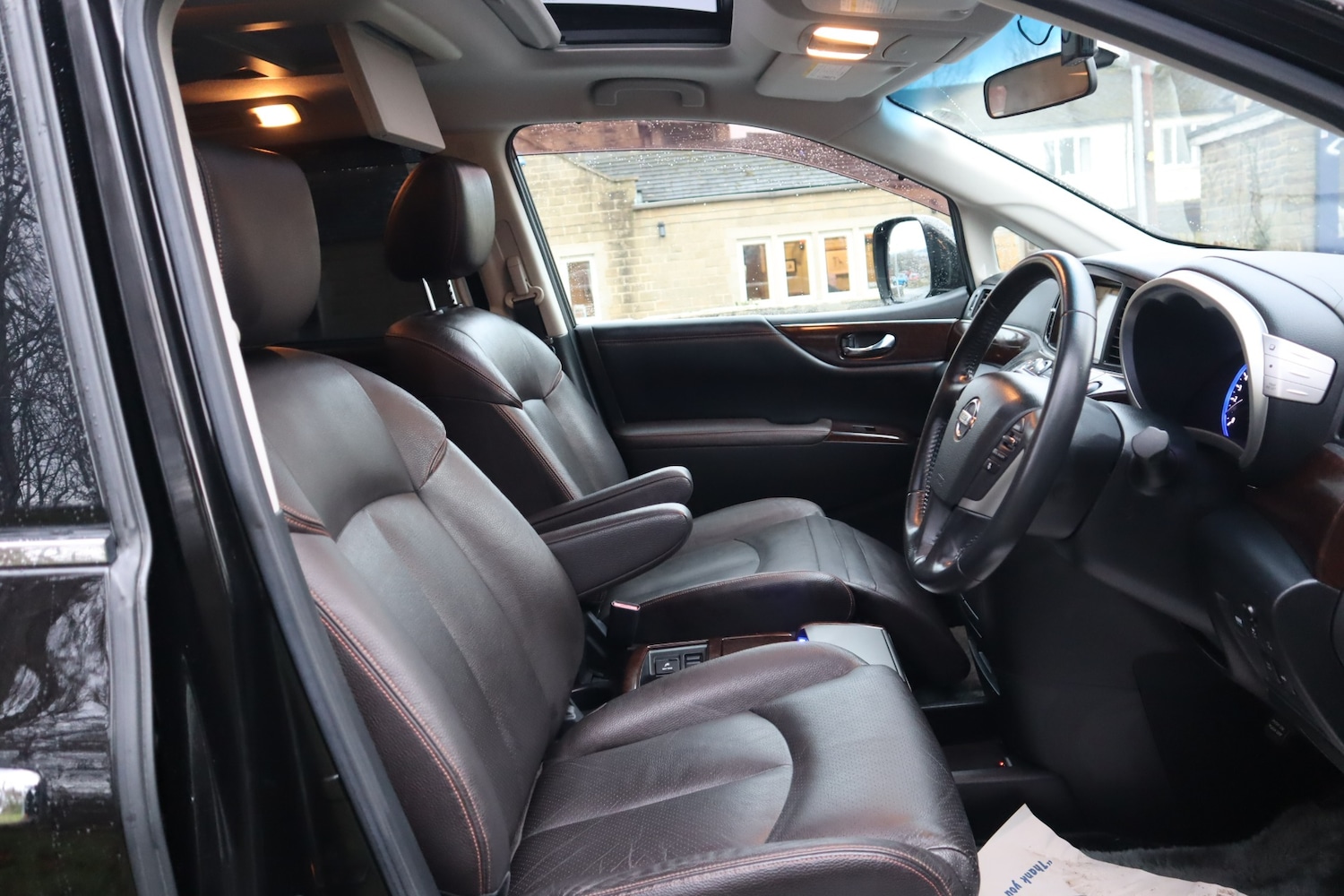 Used Nissan Elgrand 2010 for sale - 77129271: Photo 9