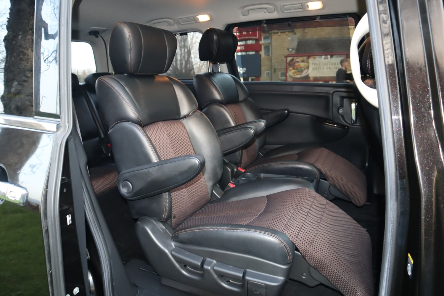 Used Nissan Elgrand 2011 for sale - 77994452: Photo 10